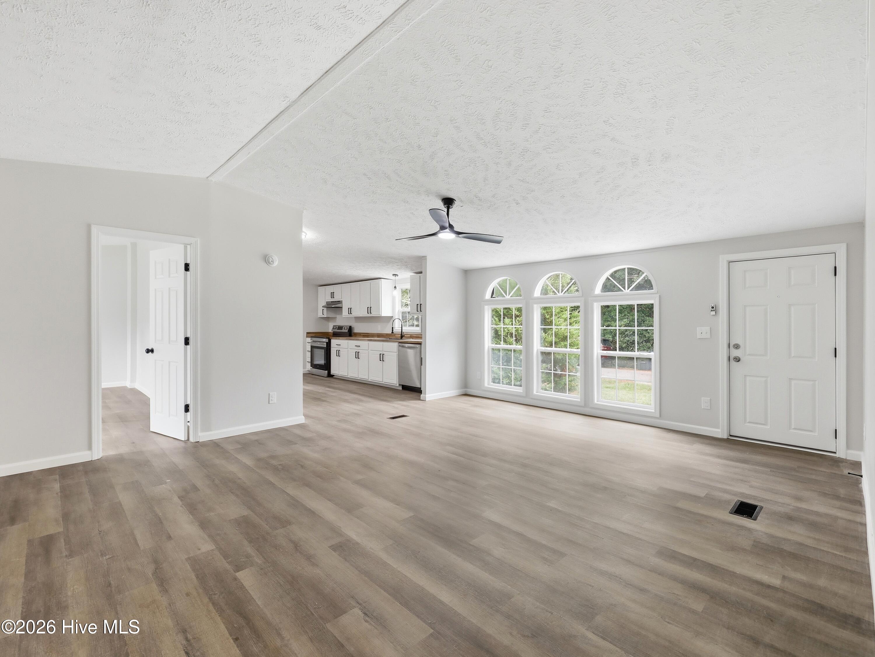 107 W Robertson Street Property Photo 18