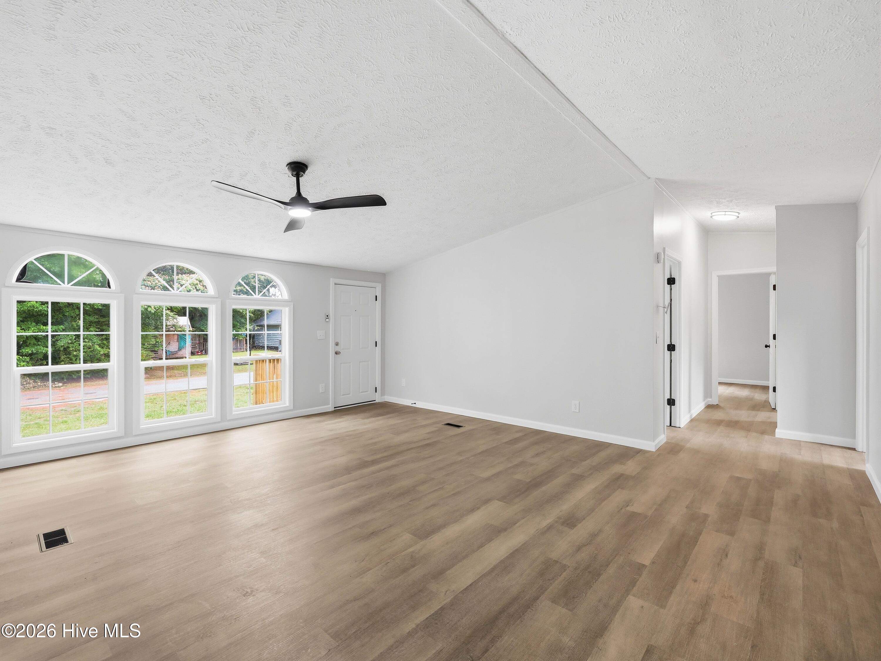 107 W Robertson Street Property Photo 19