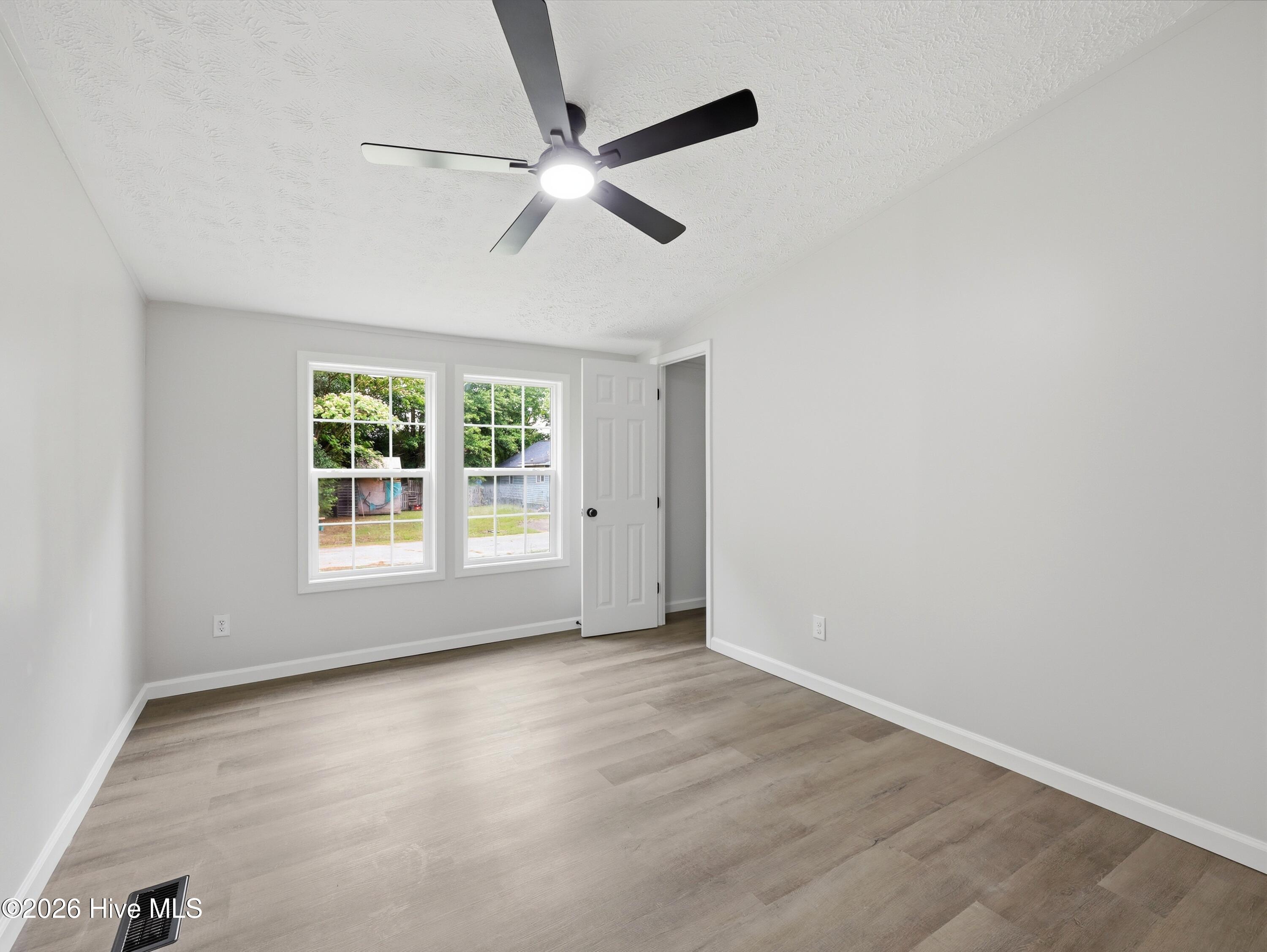 107 W Robertson Street Property Photo 20