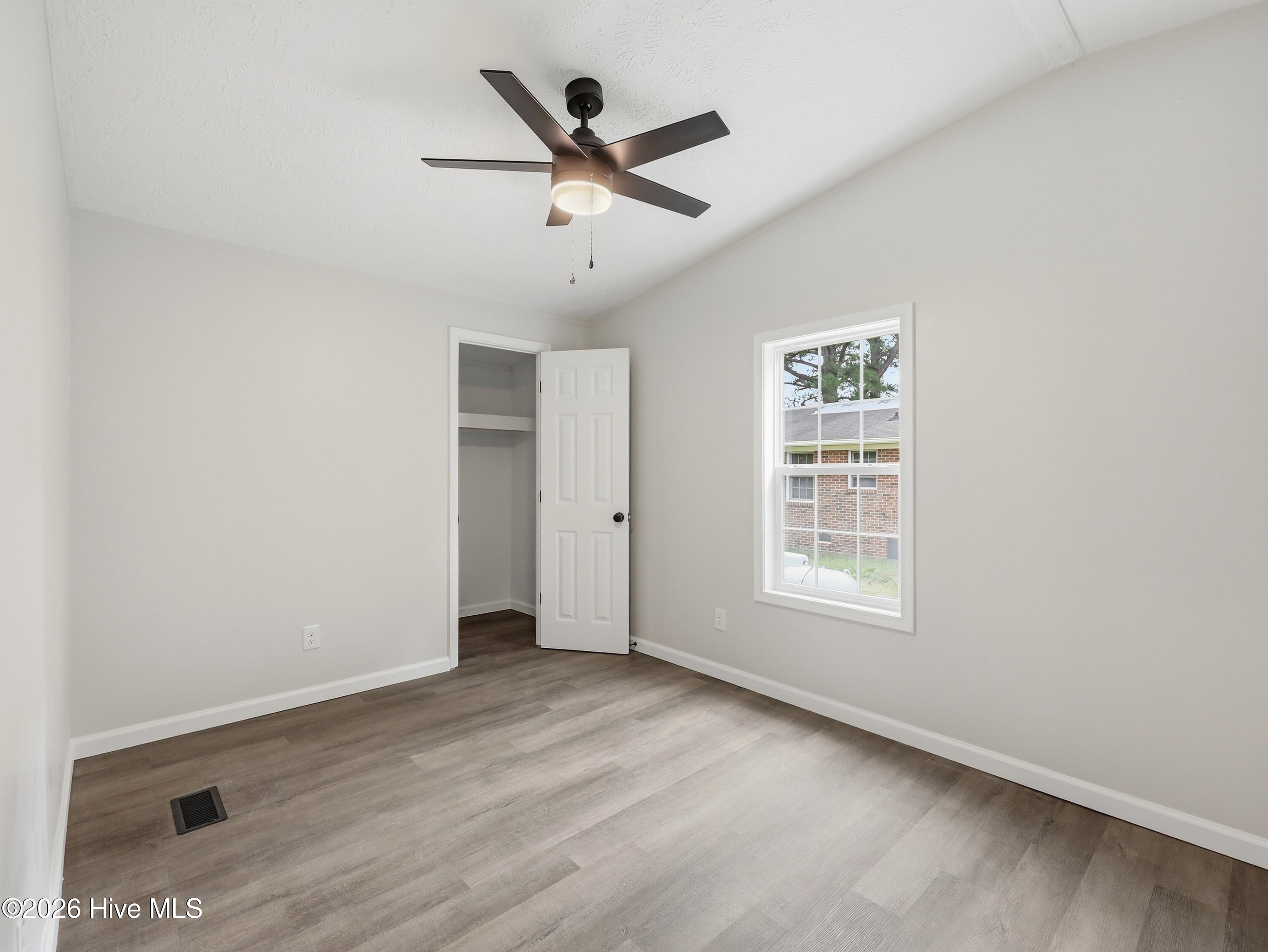 107 W Robertson Street Property Photo 25