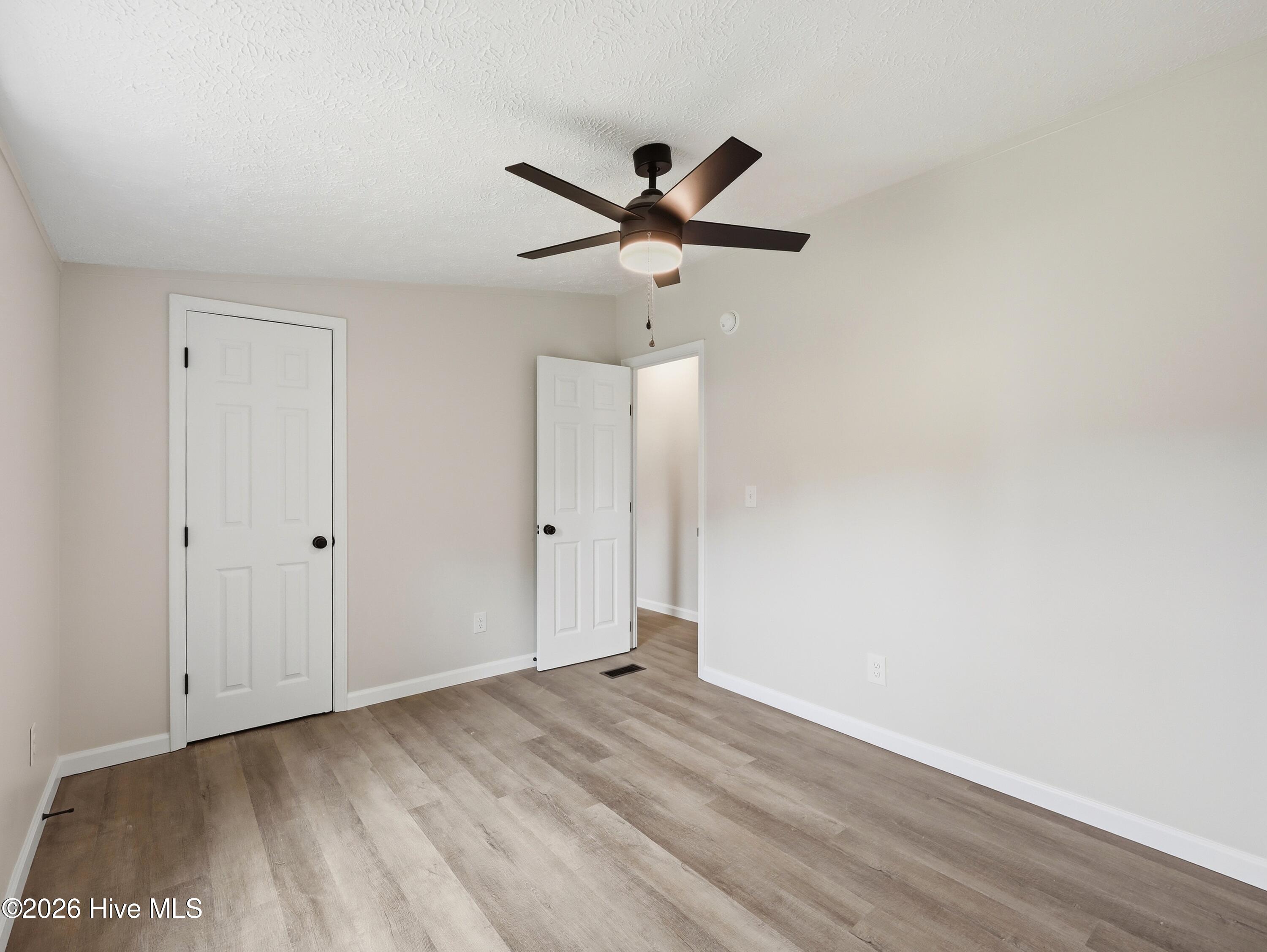 107 W Robertson Street Property Photo 28
