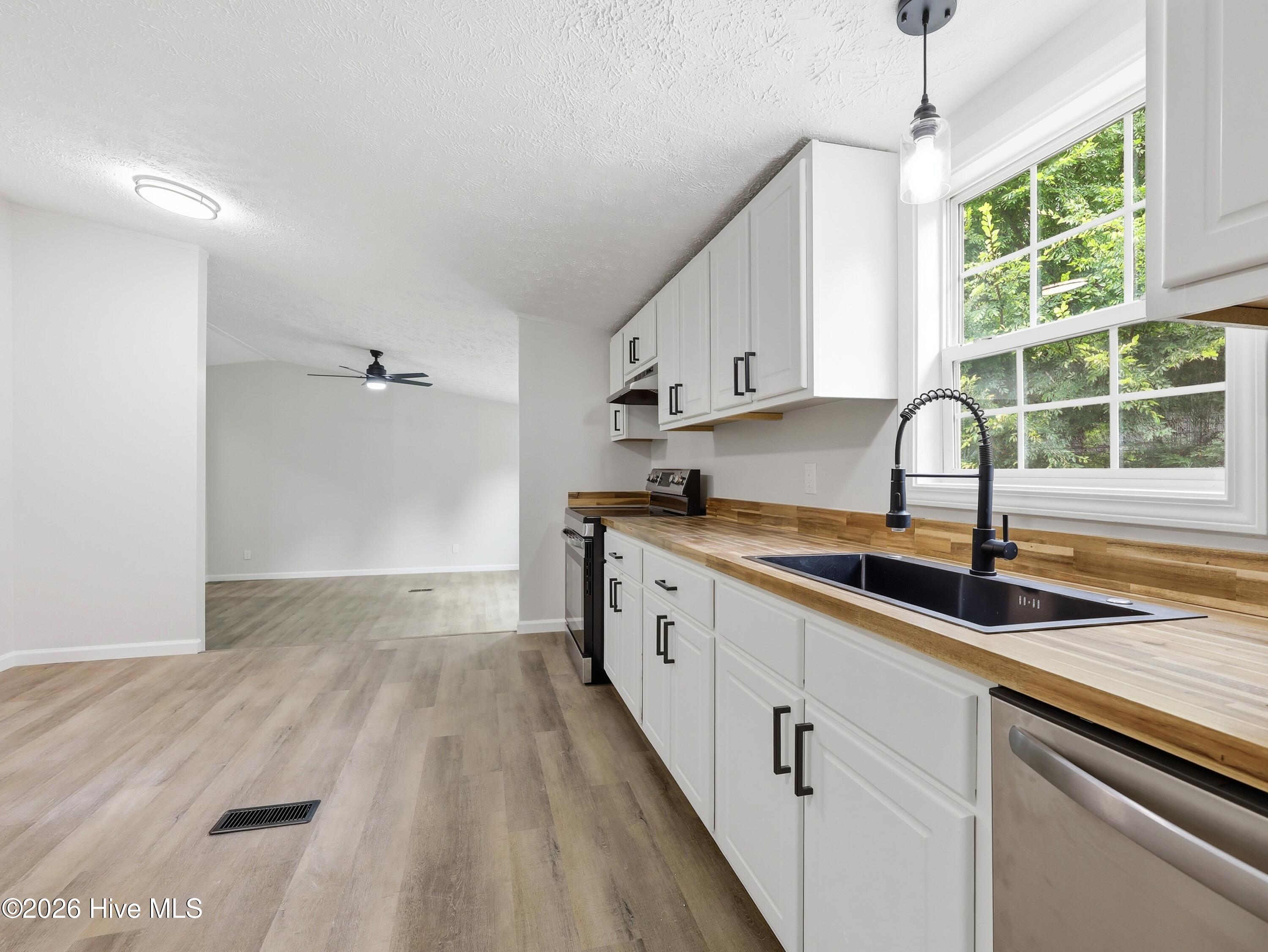 107 W Robertson Street Property Photo 29