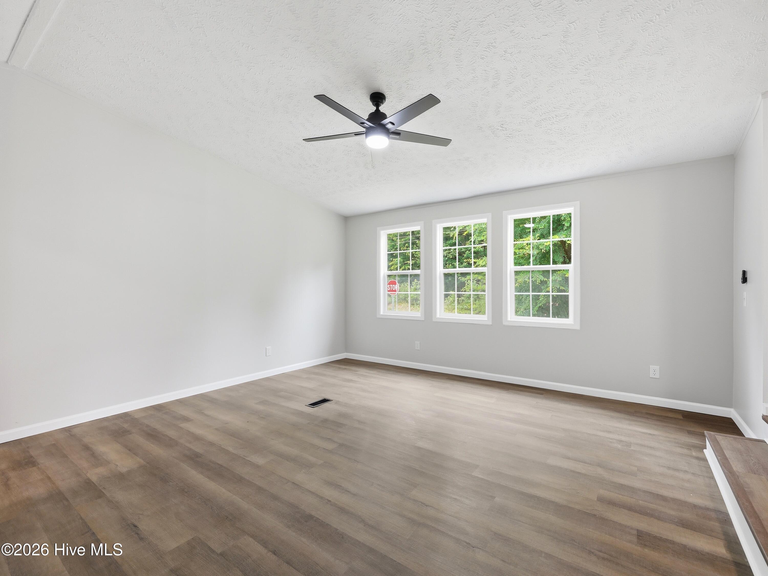 107 W Robertson Street Property Photo 36