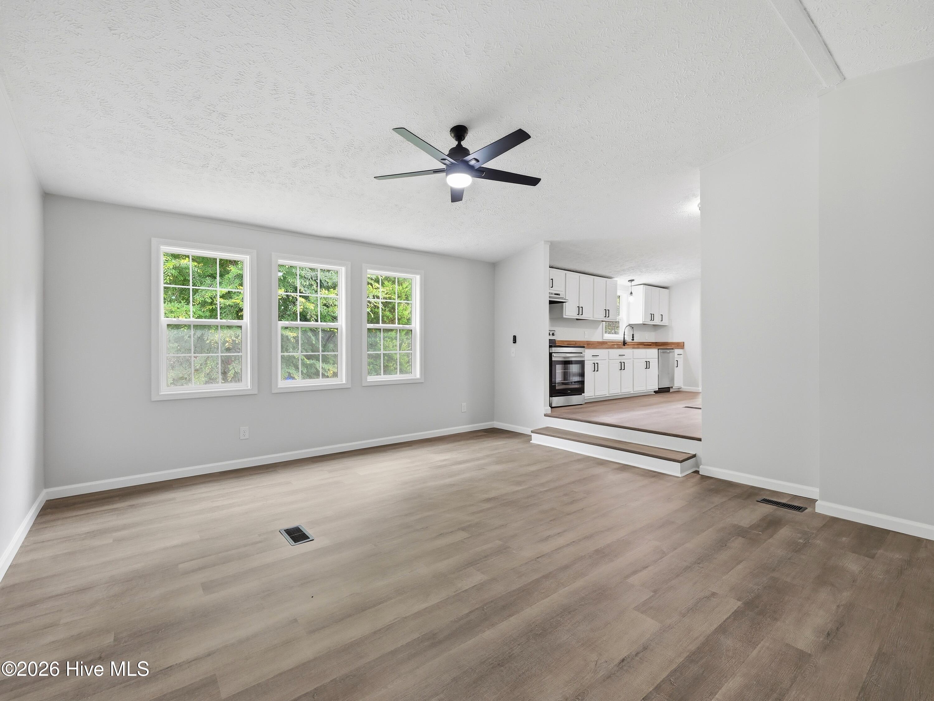 107 W Robertson Street Property Photo 37