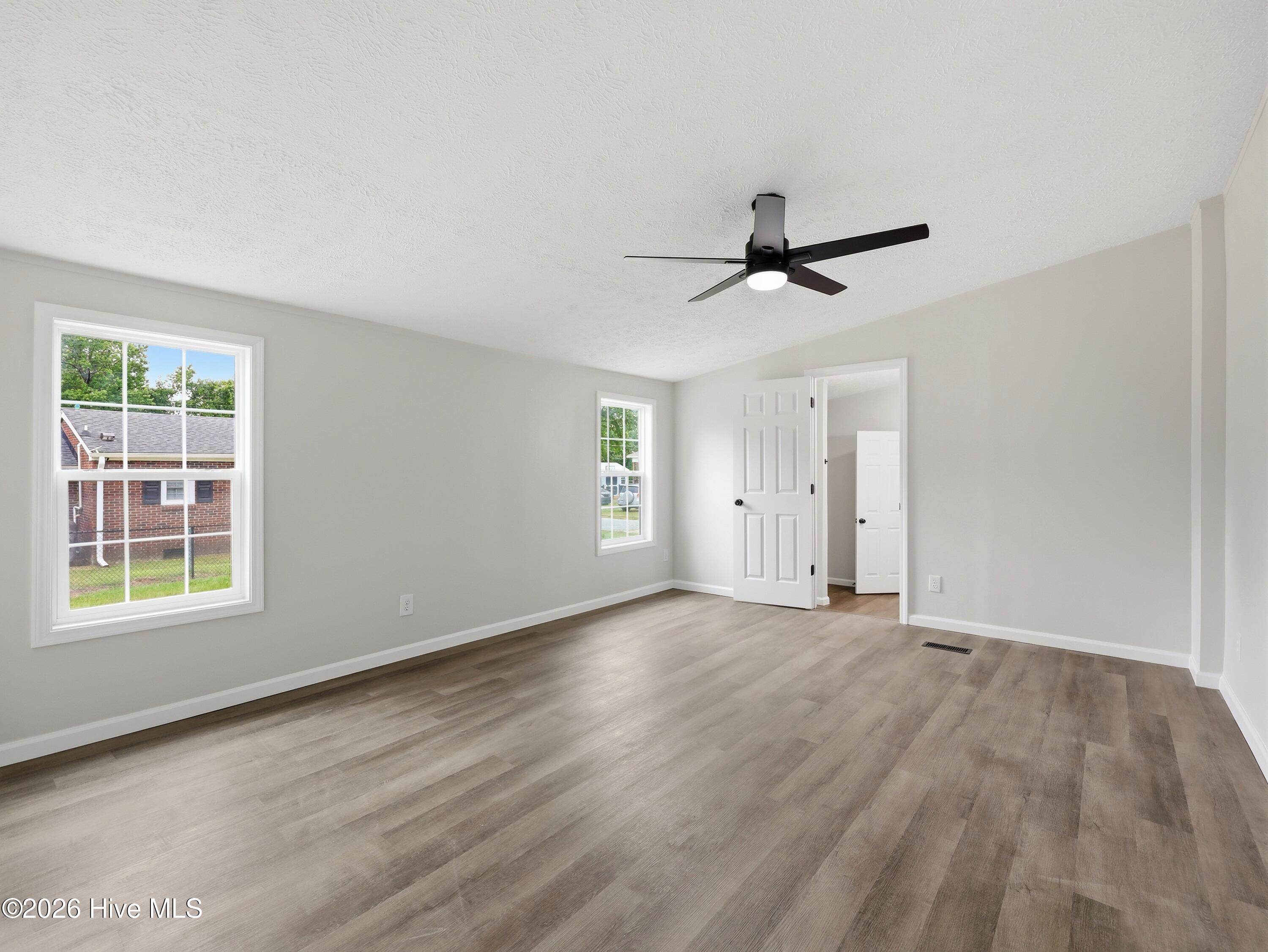 107 W Robertson Street Property Photo 42