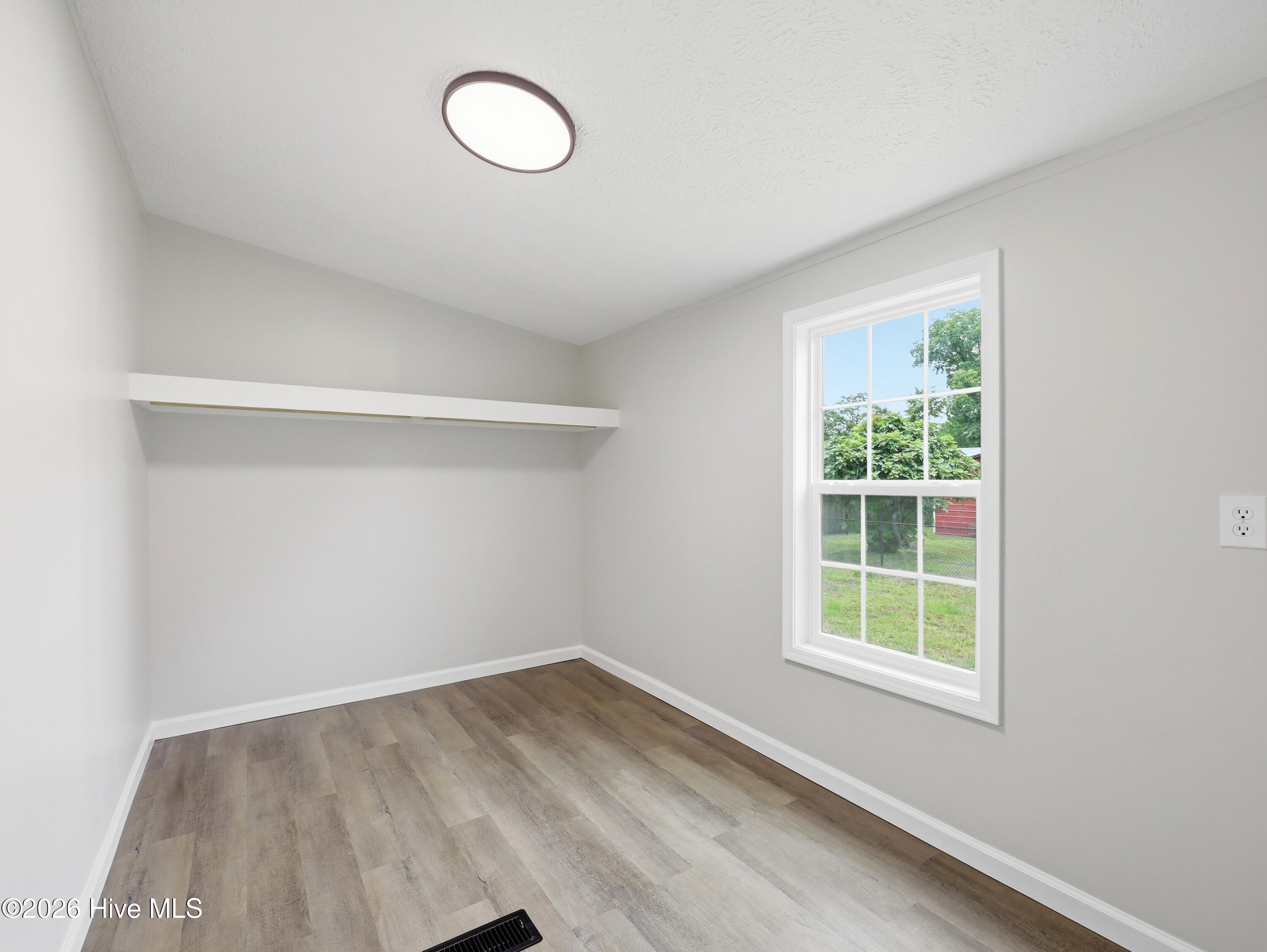 107 W Robertson Street Property Photo 46