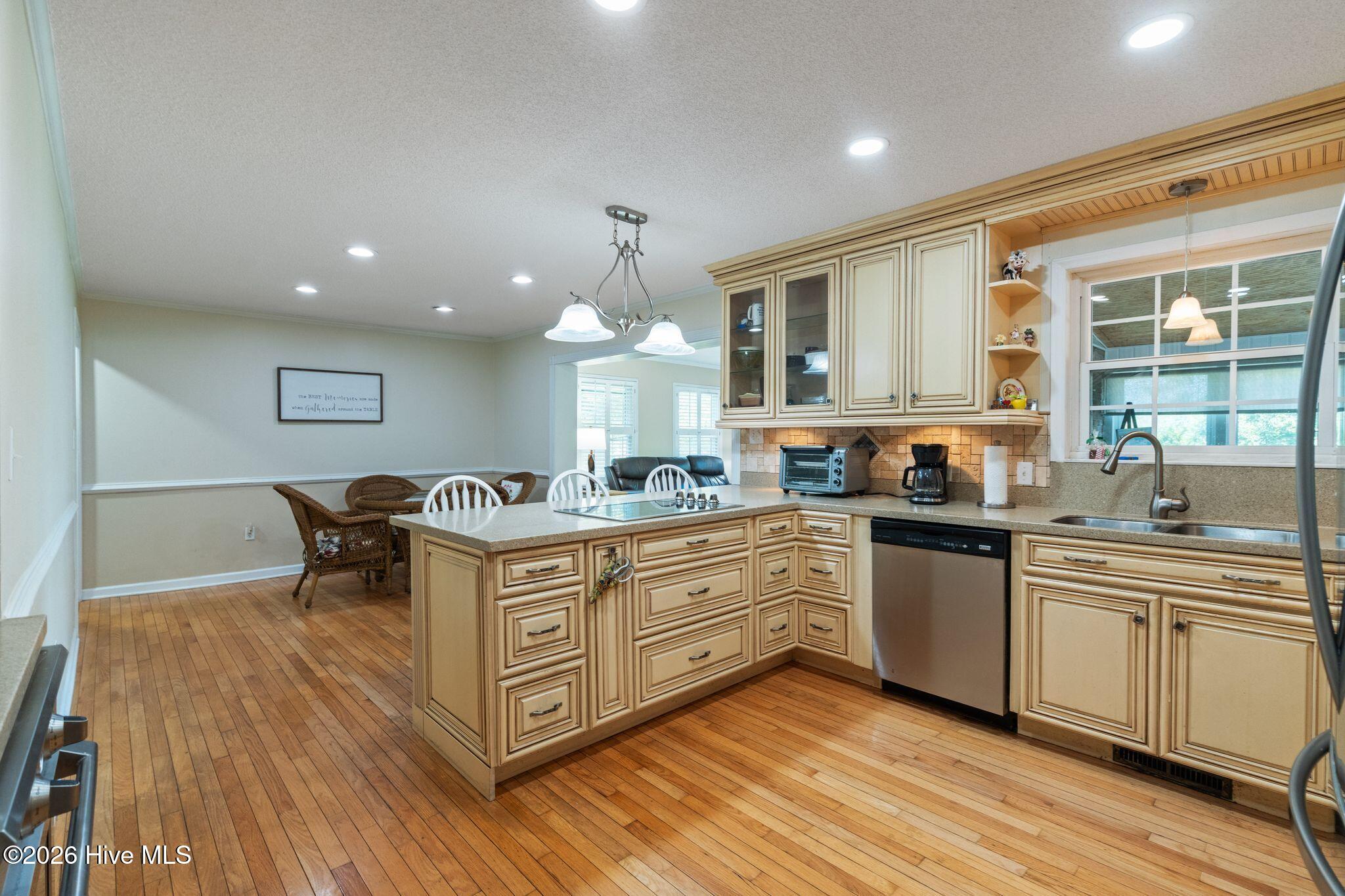 211 S Shore Drive Property Photo 11
