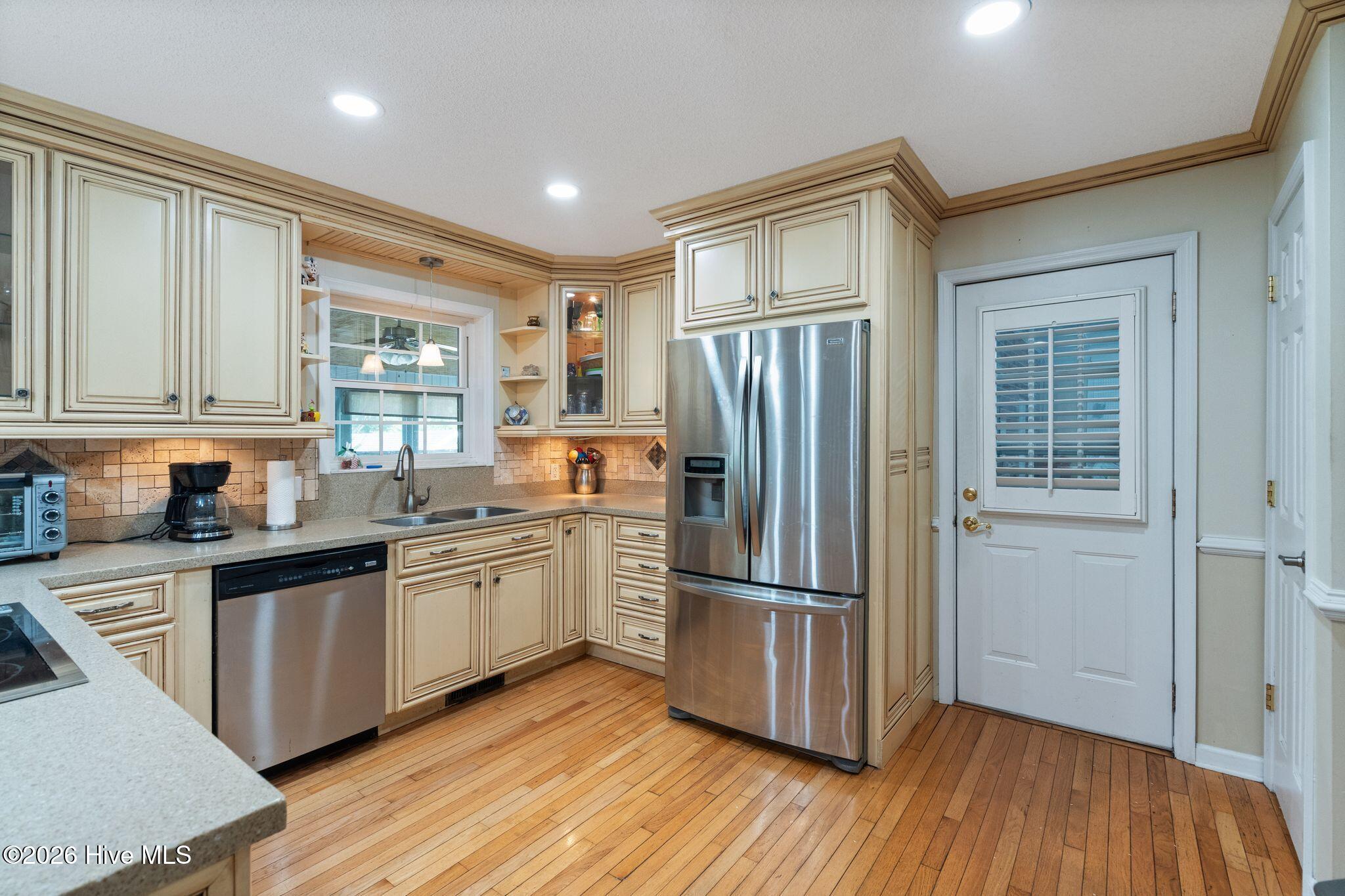 211 S Shore Drive Property Photo 12