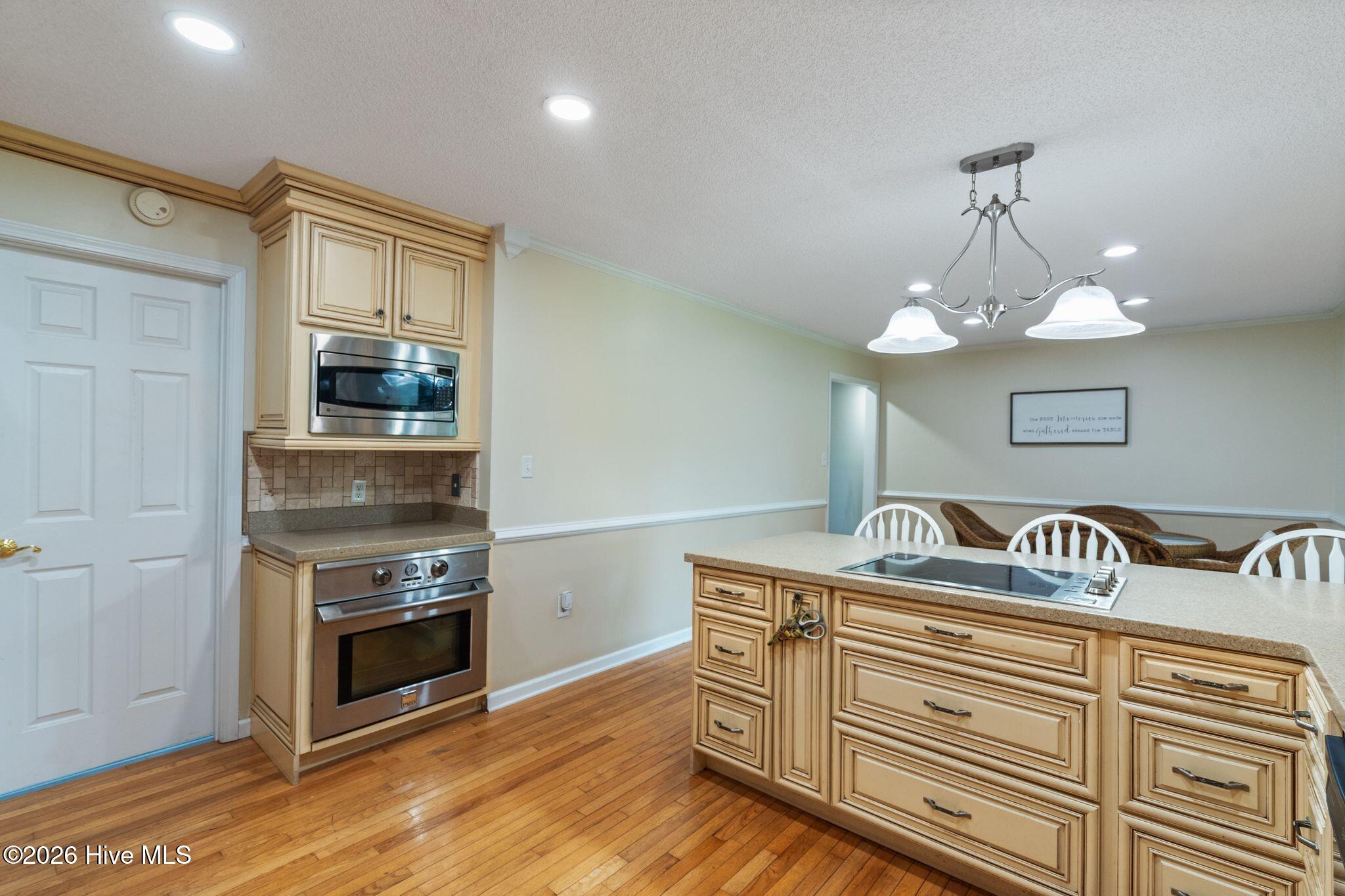 211 S Shore Drive Property Photo 15