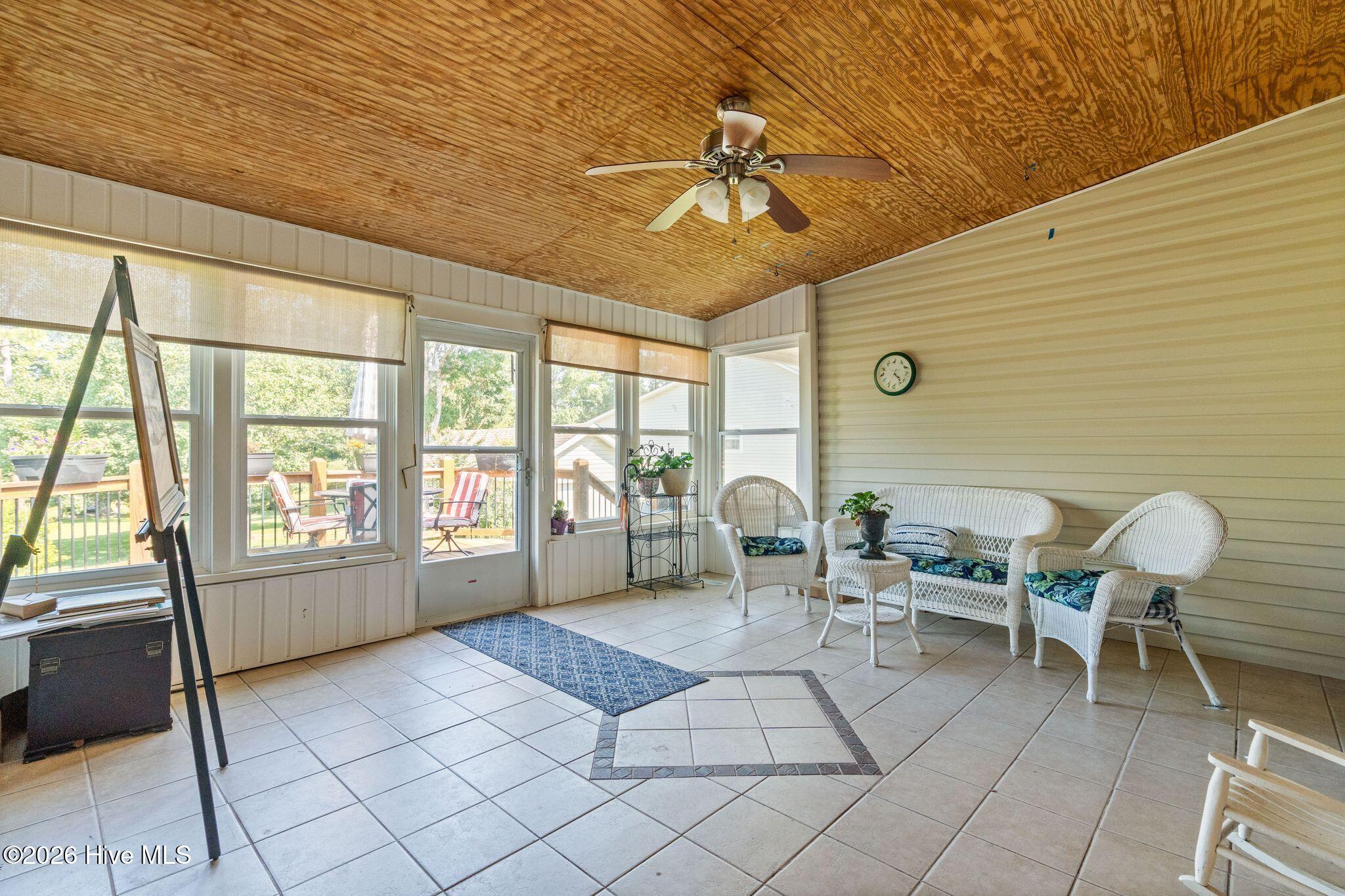 211 S Shore Drive Property Photo 20