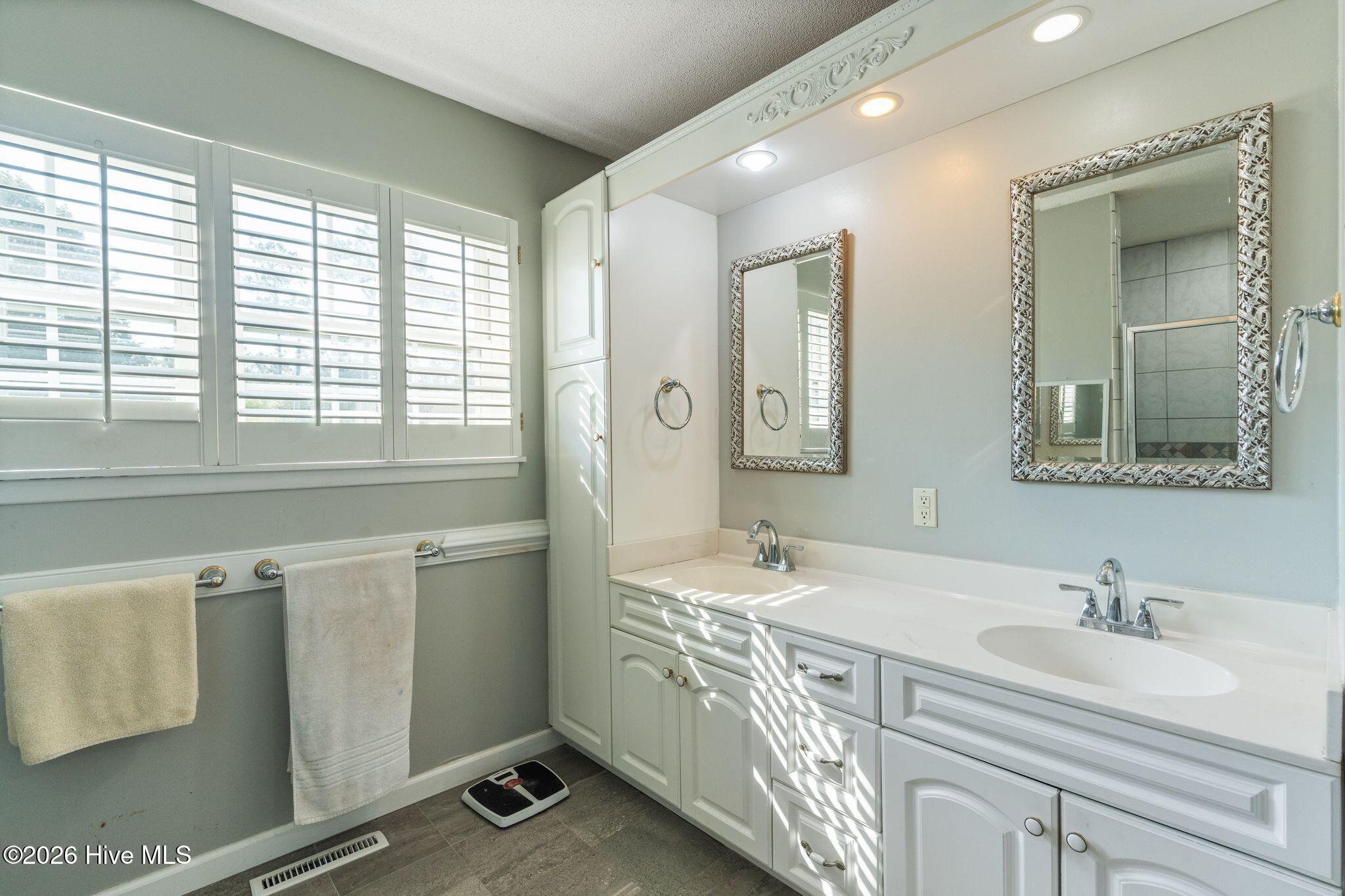 211 S Shore Drive Property Photo 34