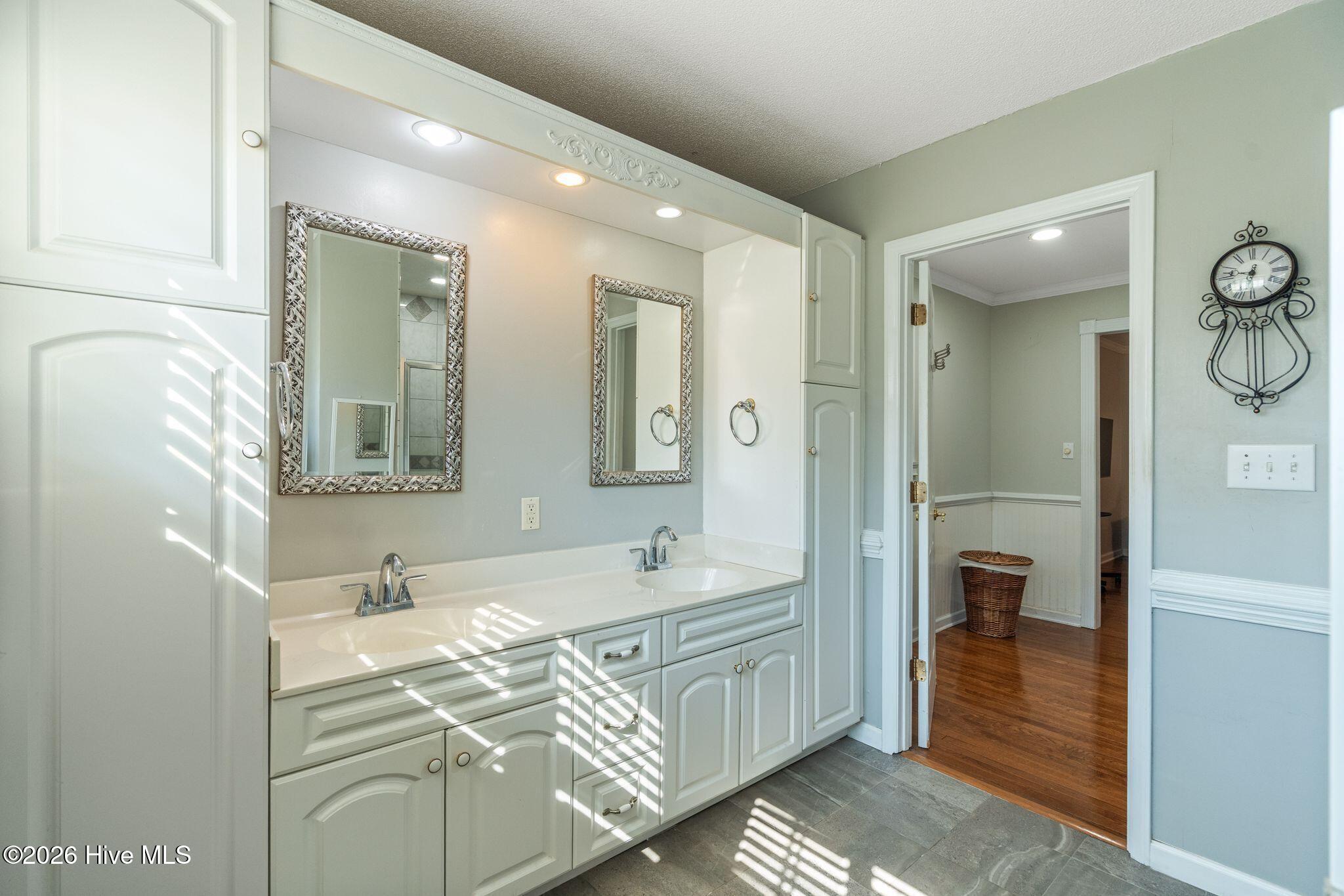 211 S Shore Drive Property Photo 35