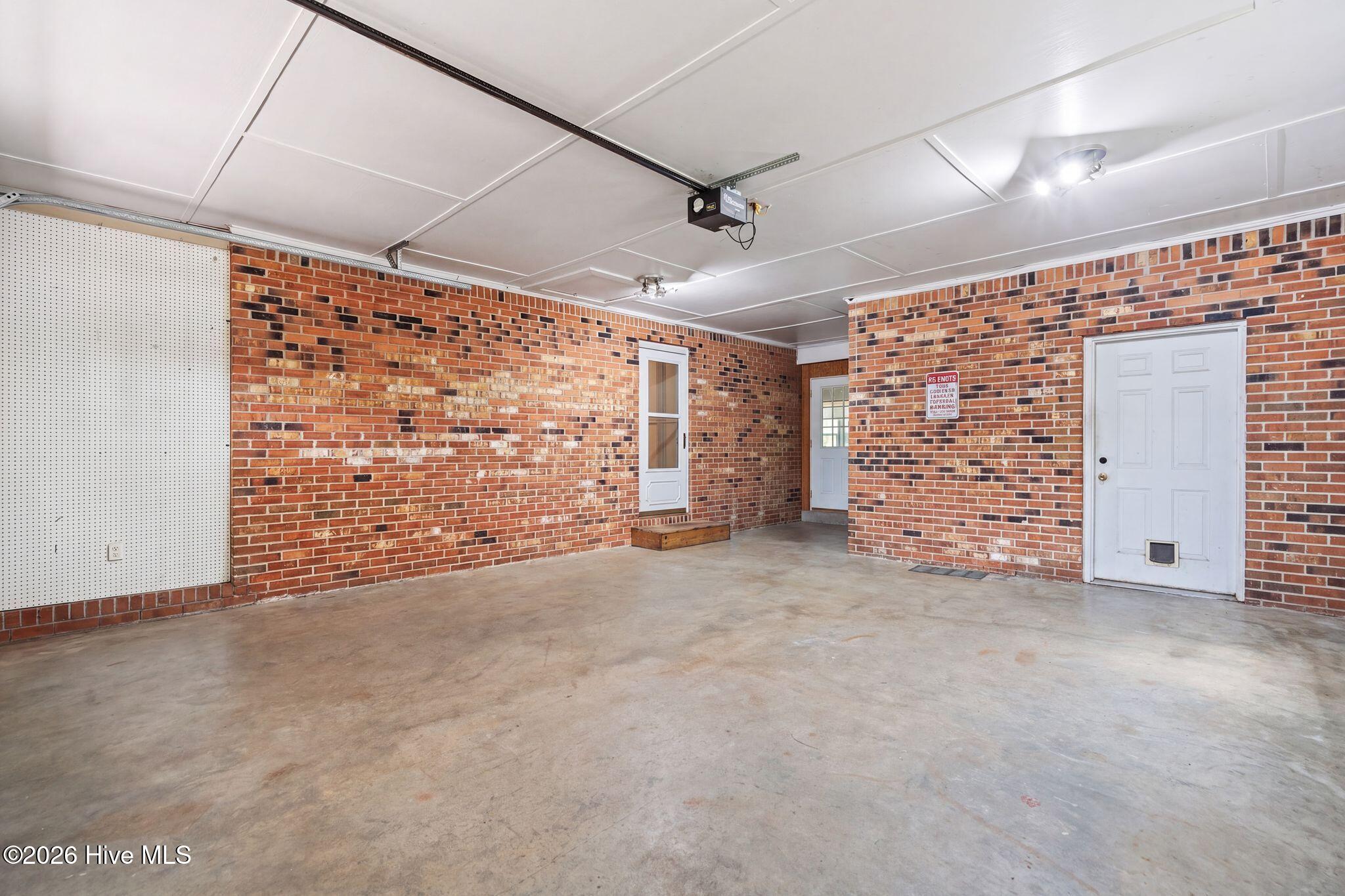 211 S Shore Drive Property Photo 44