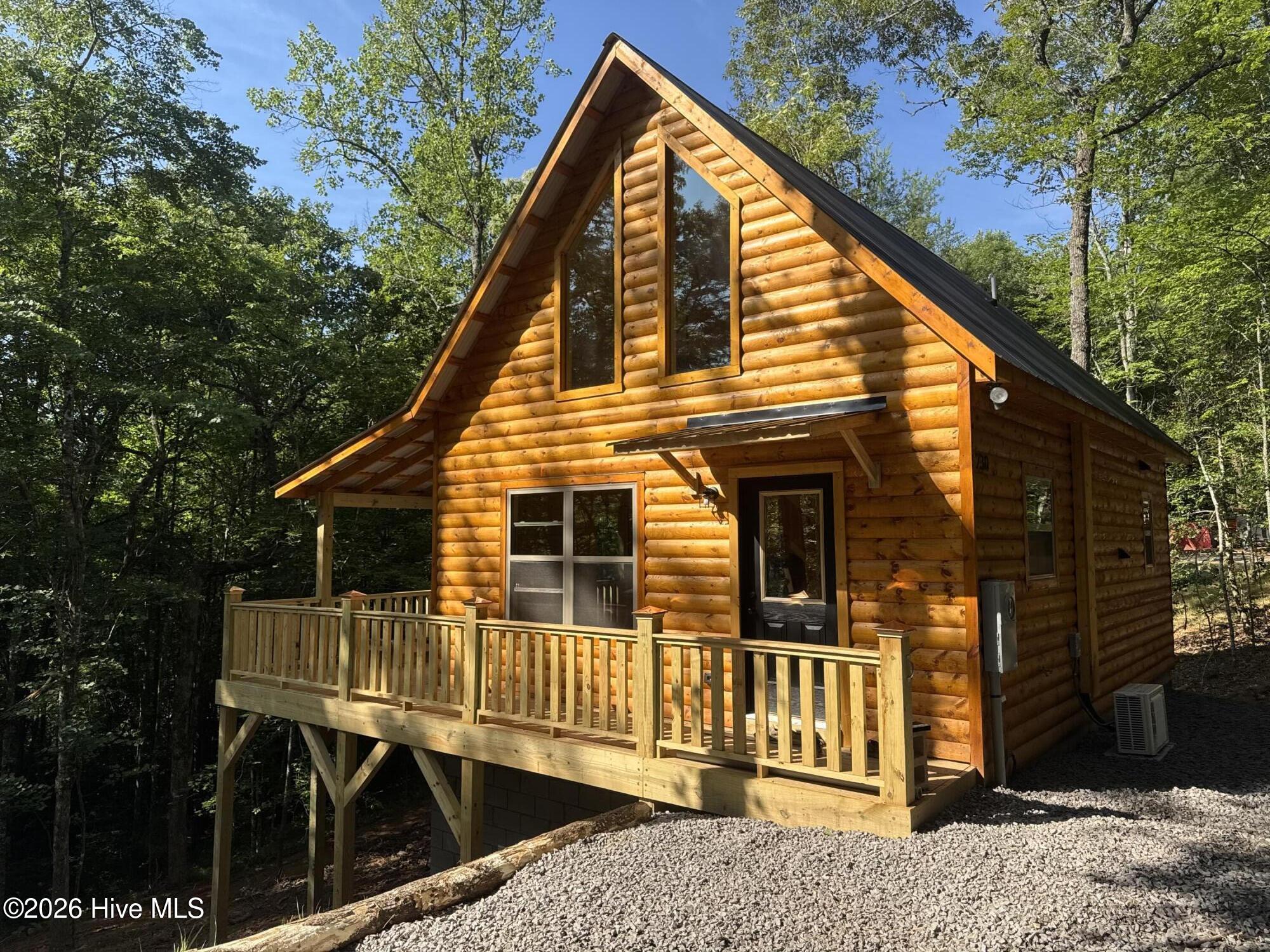 752 Whispering Ridge Drive Property Photo 1