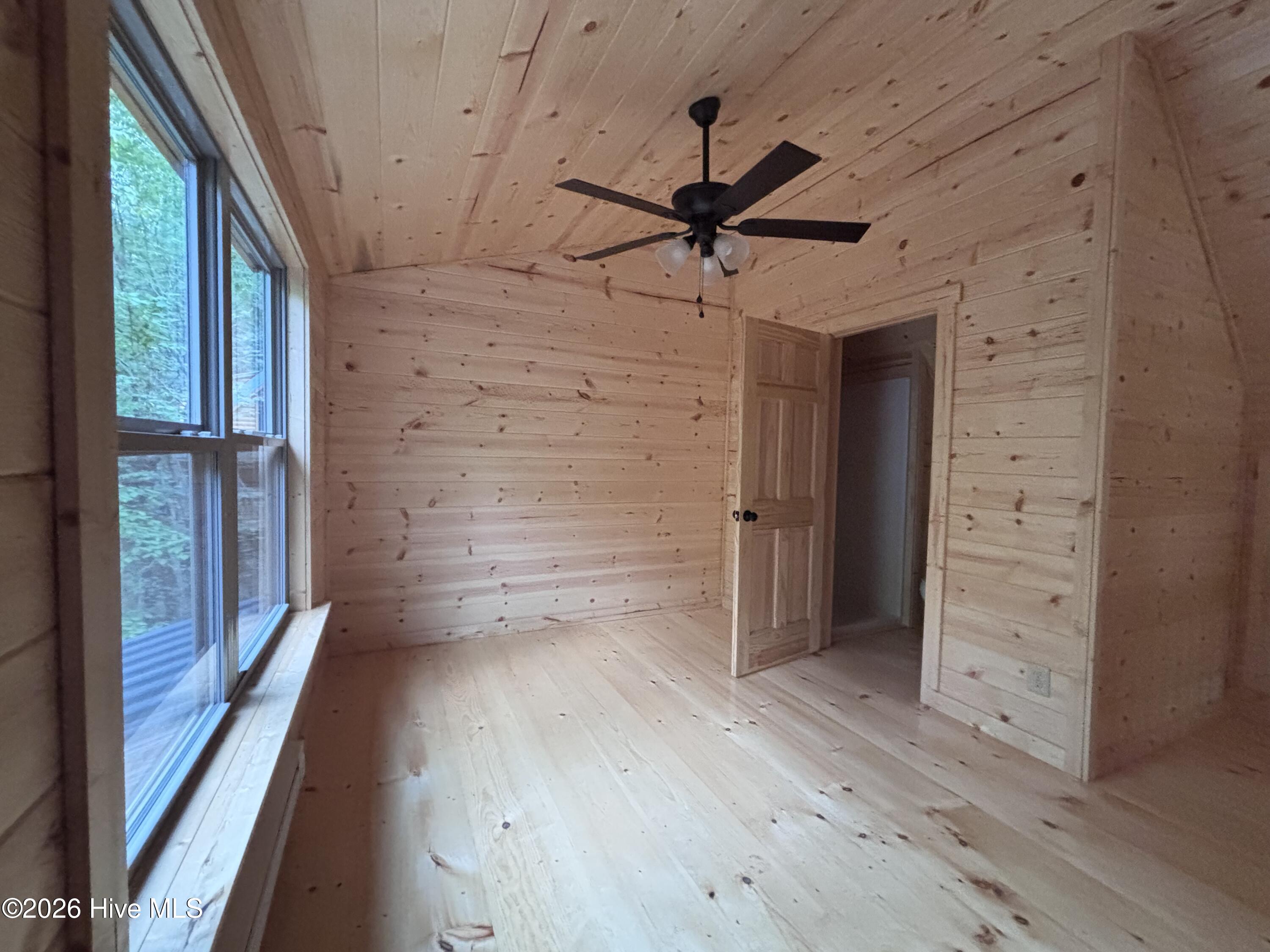 752 Whispering Ridge Drive Property Photo 6