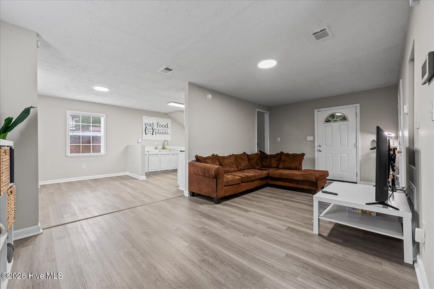 1826 Howard Avenue Property Photo 3