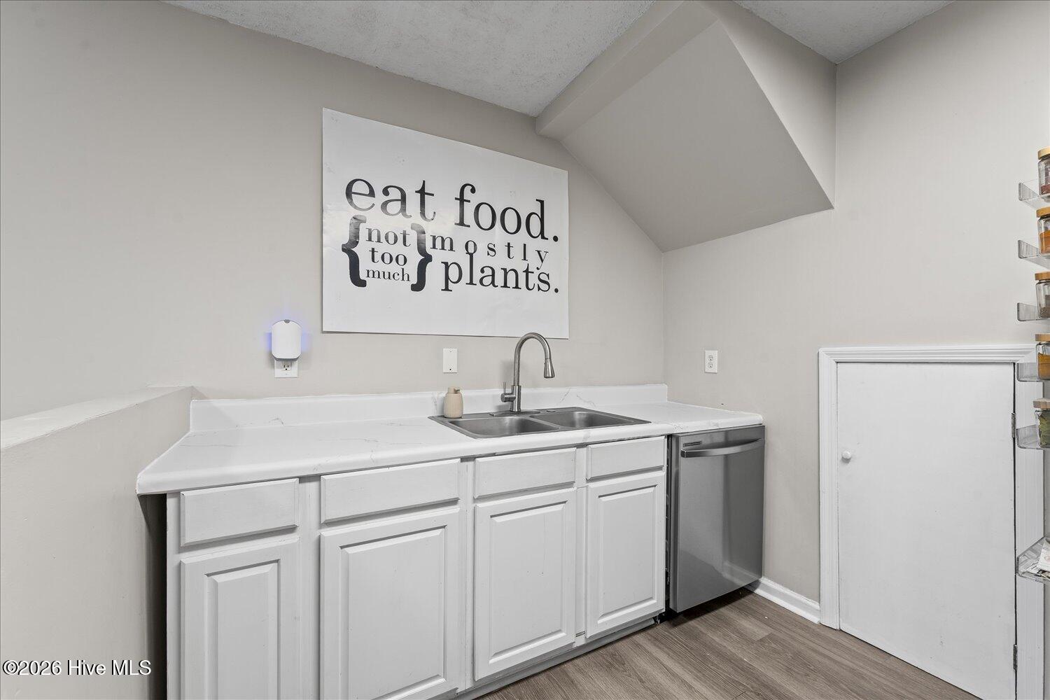 1826 Howard Avenue Property Photo 6