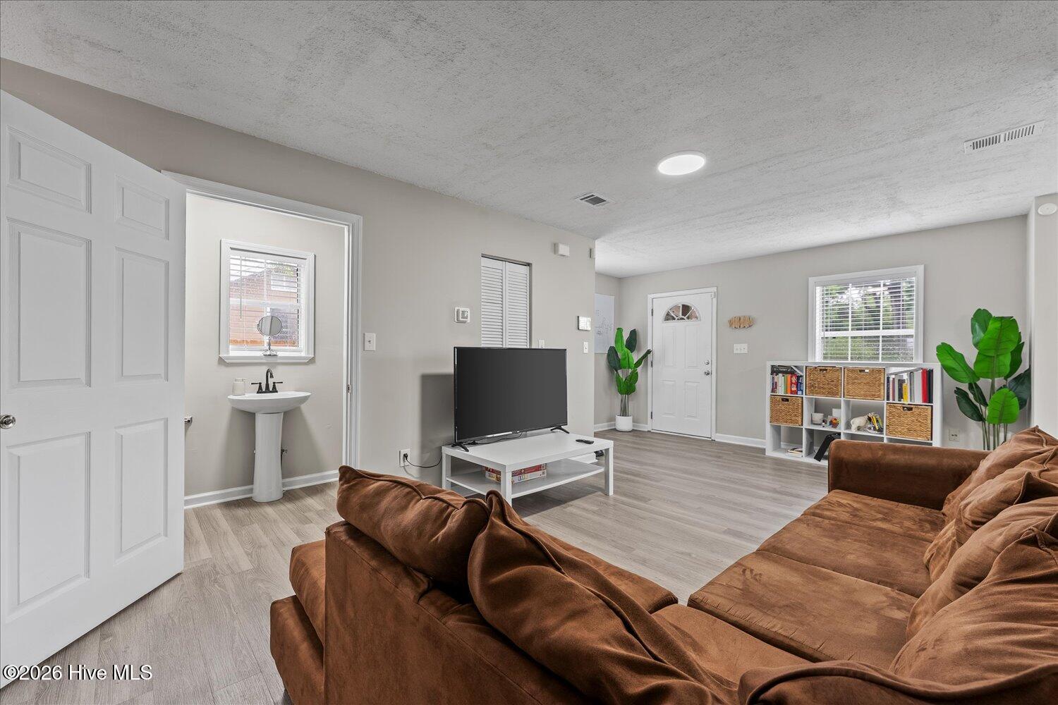 1826 Howard Avenue Property Photo 7