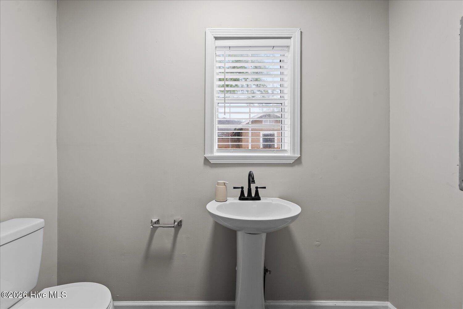 1826 Howard Avenue Property Photo 8