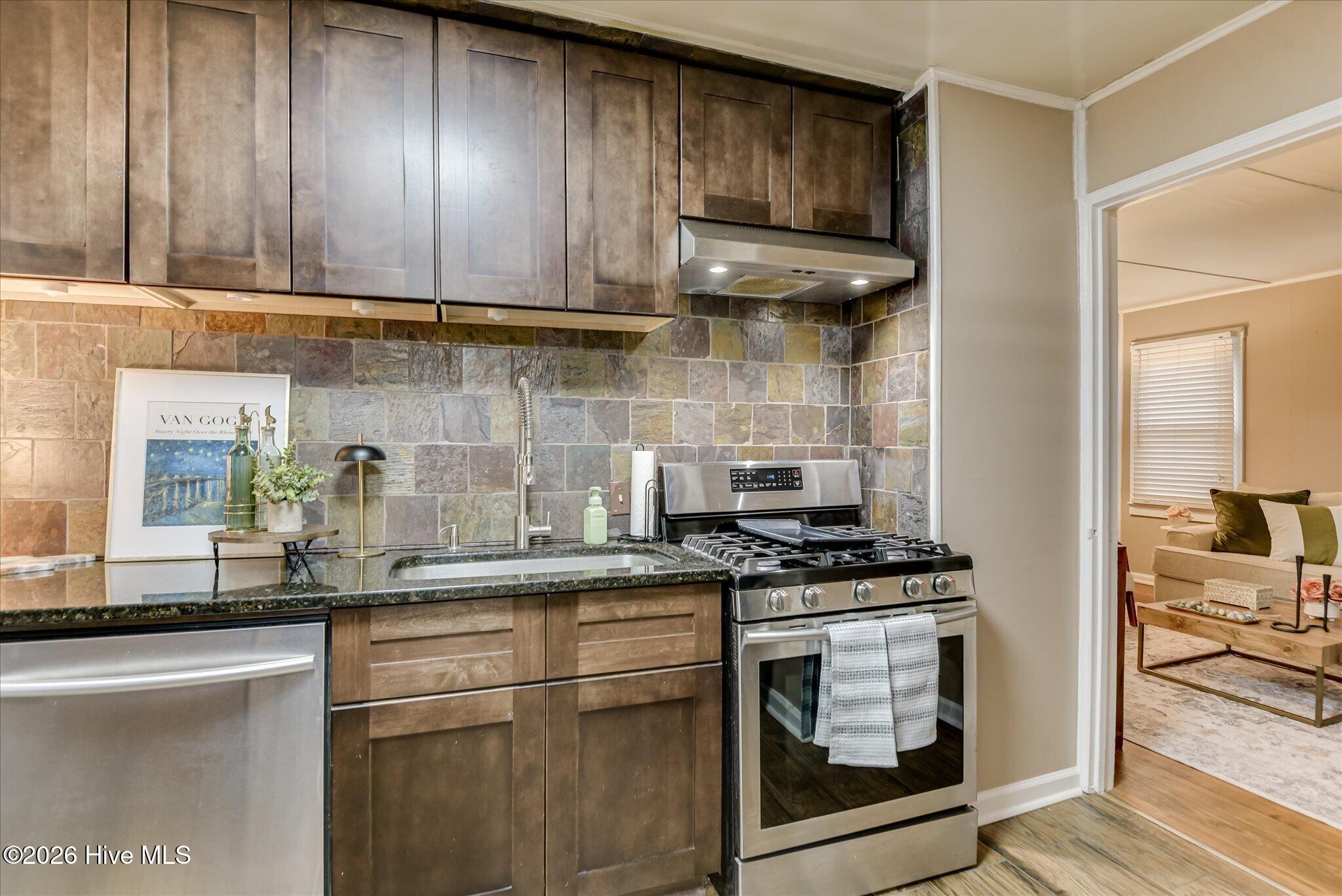 531 Carr Street Property Photo 12
