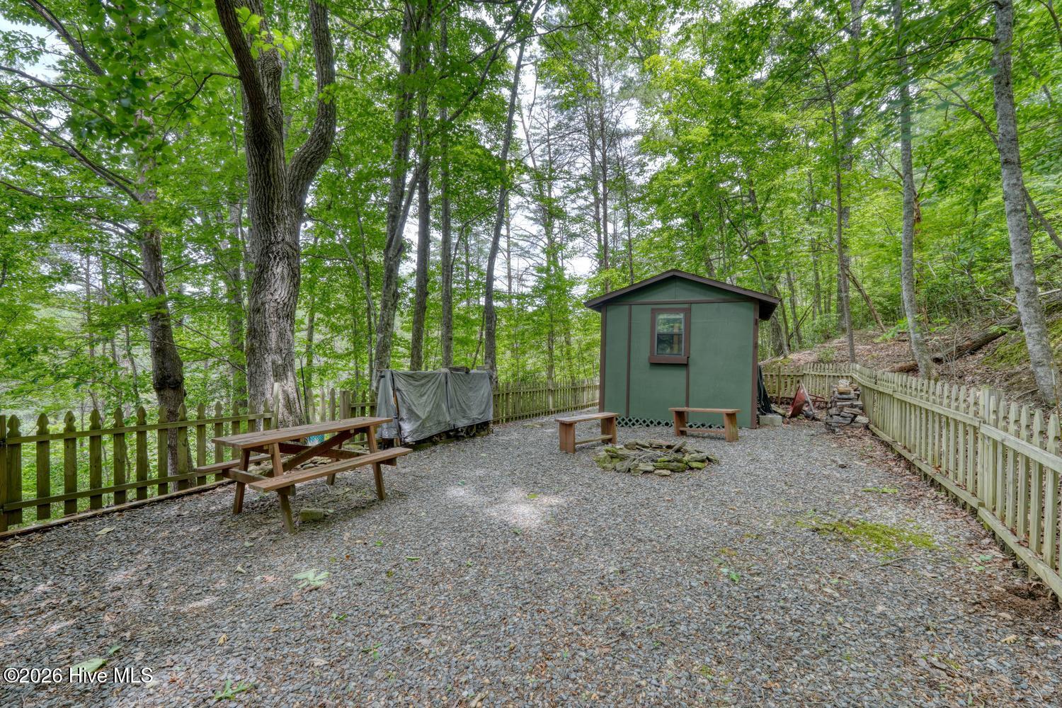 664 High Ridge Road Property Photo 4