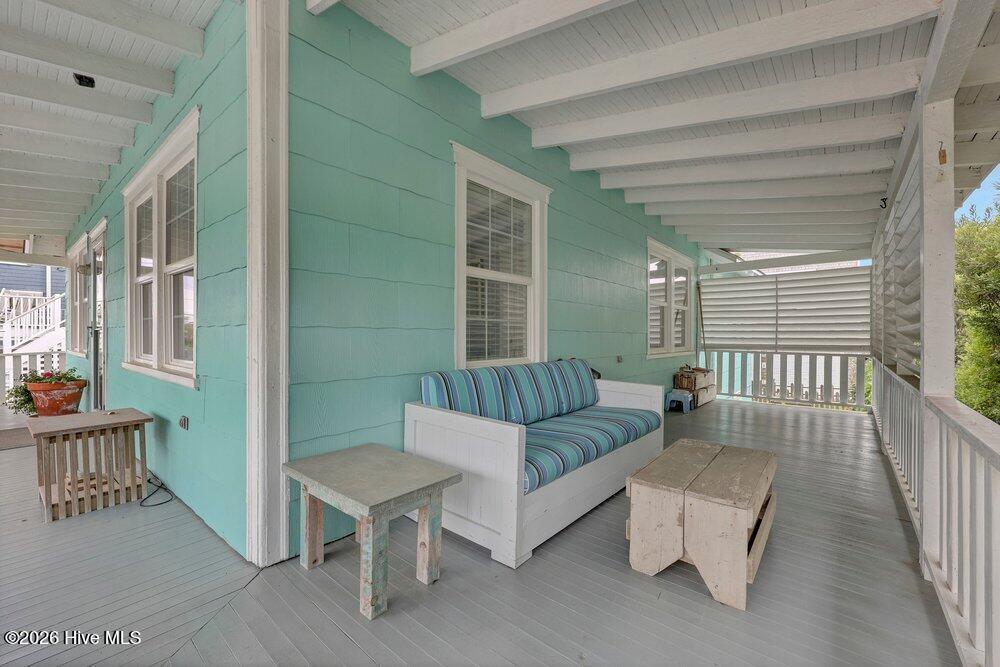 10 E Henderson Street E Property Photo 7