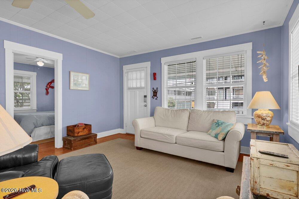 10 E Henderson Street E Property Photo 11