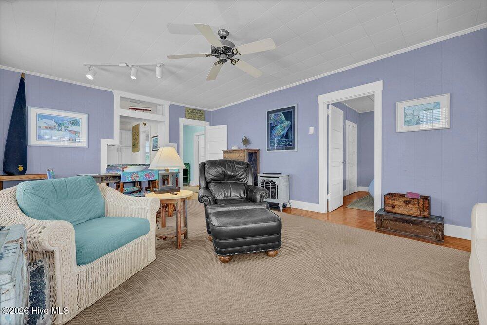 10 E Henderson Street E Property Photo 12