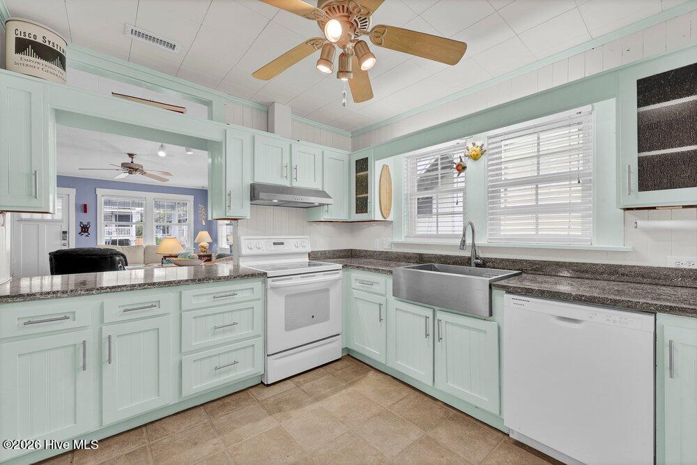 10 E Henderson Street E Property Photo 16