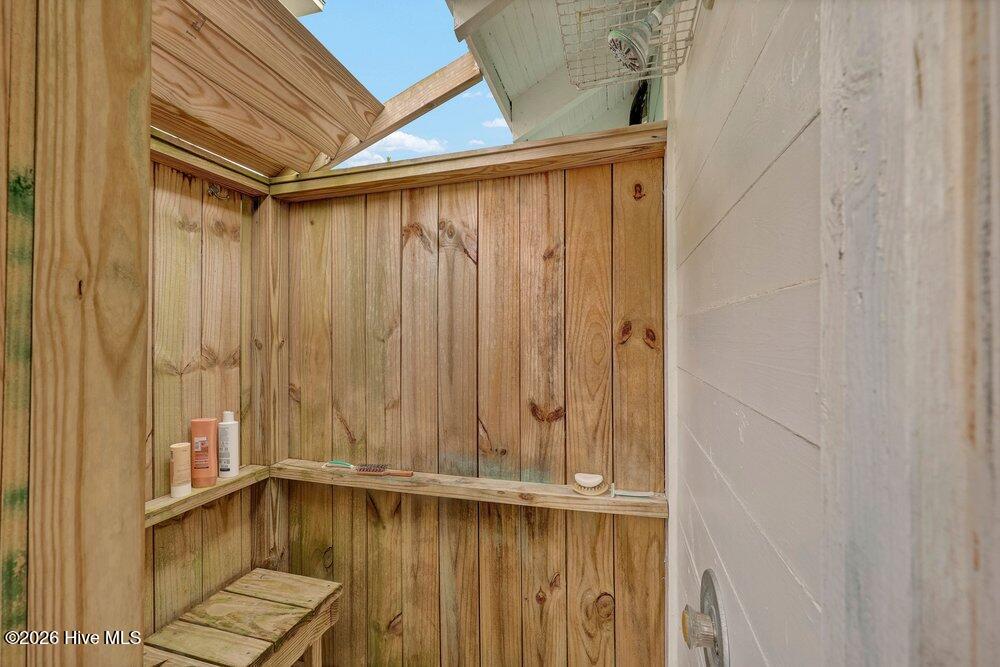 10 E Henderson Street E Property Photo 35