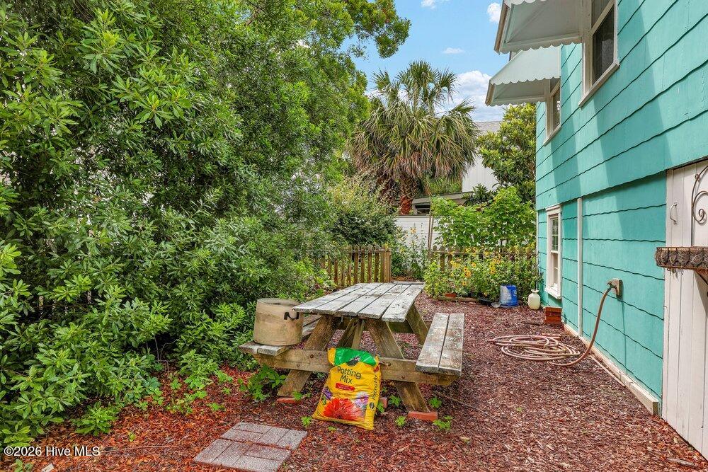 10 E Henderson Street E Property Photo 38