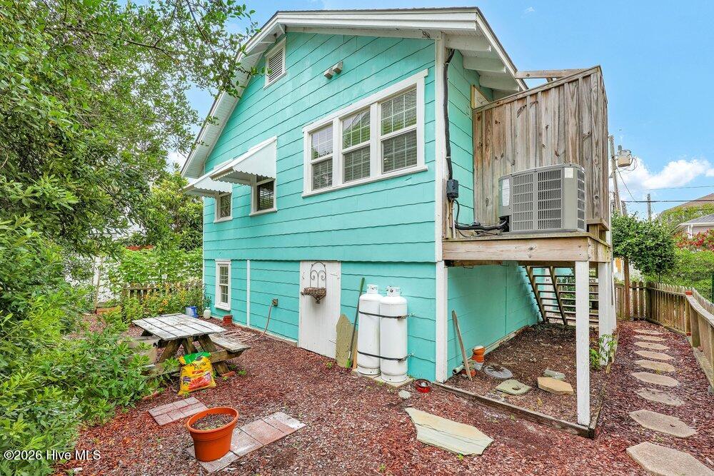 10 E Henderson Street E Property Photo 40
