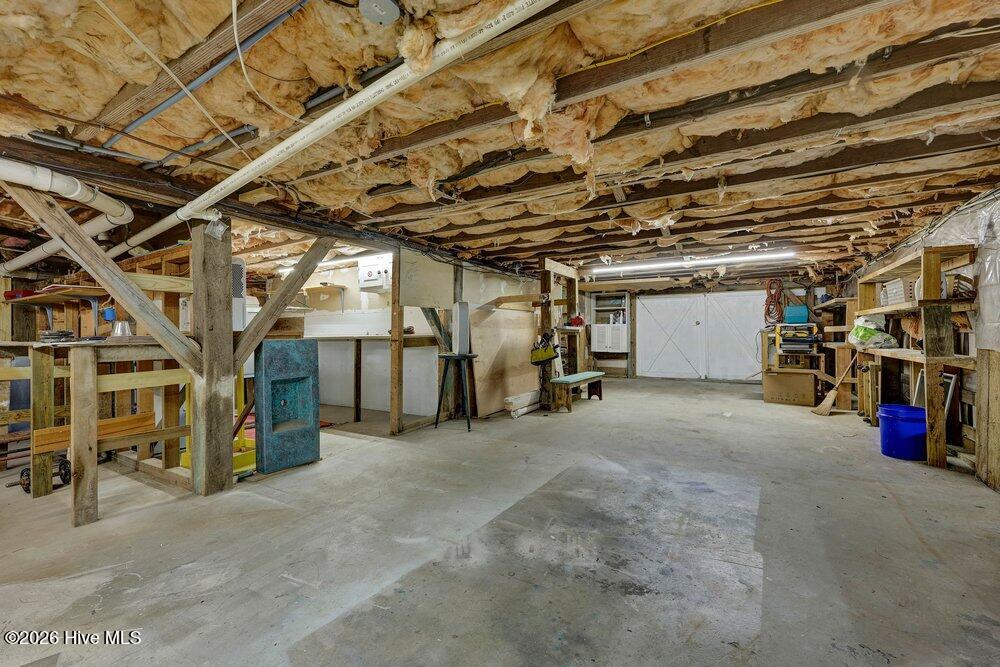 10 E Henderson Street E Property Photo 43