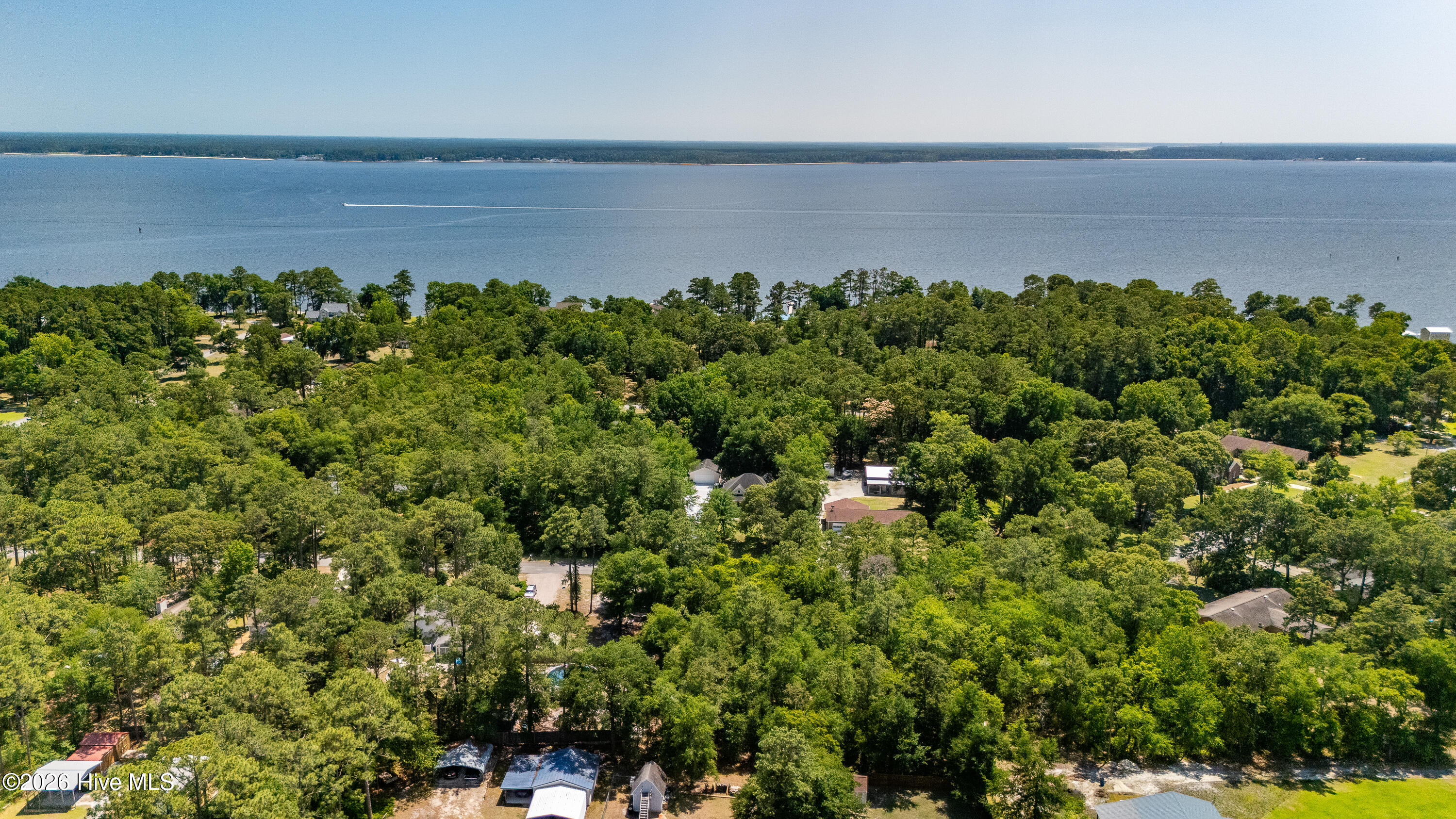 114 Lakeshore Drive Property Photo 6