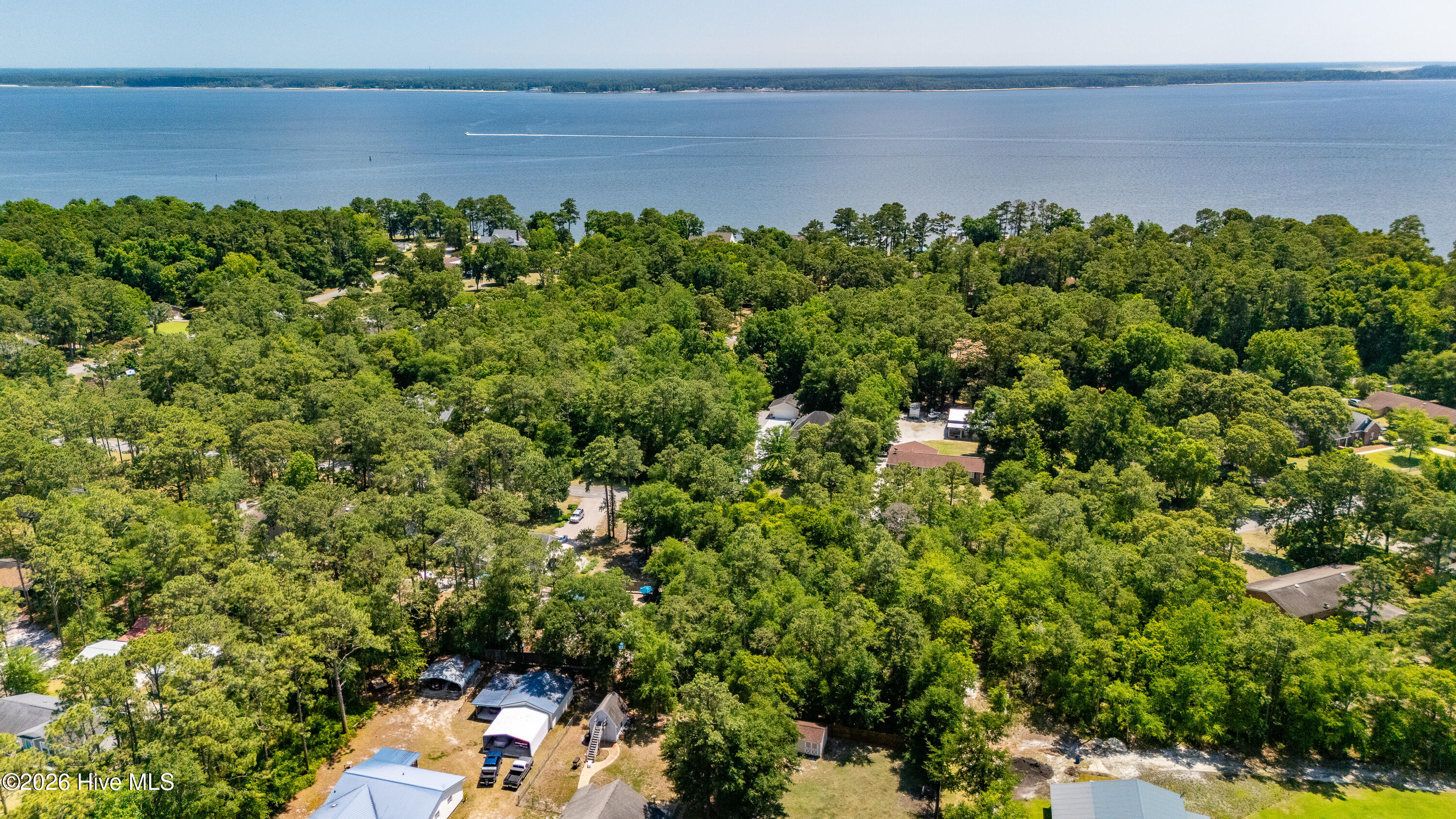 114 Lakeshore Drive Property Photo 7