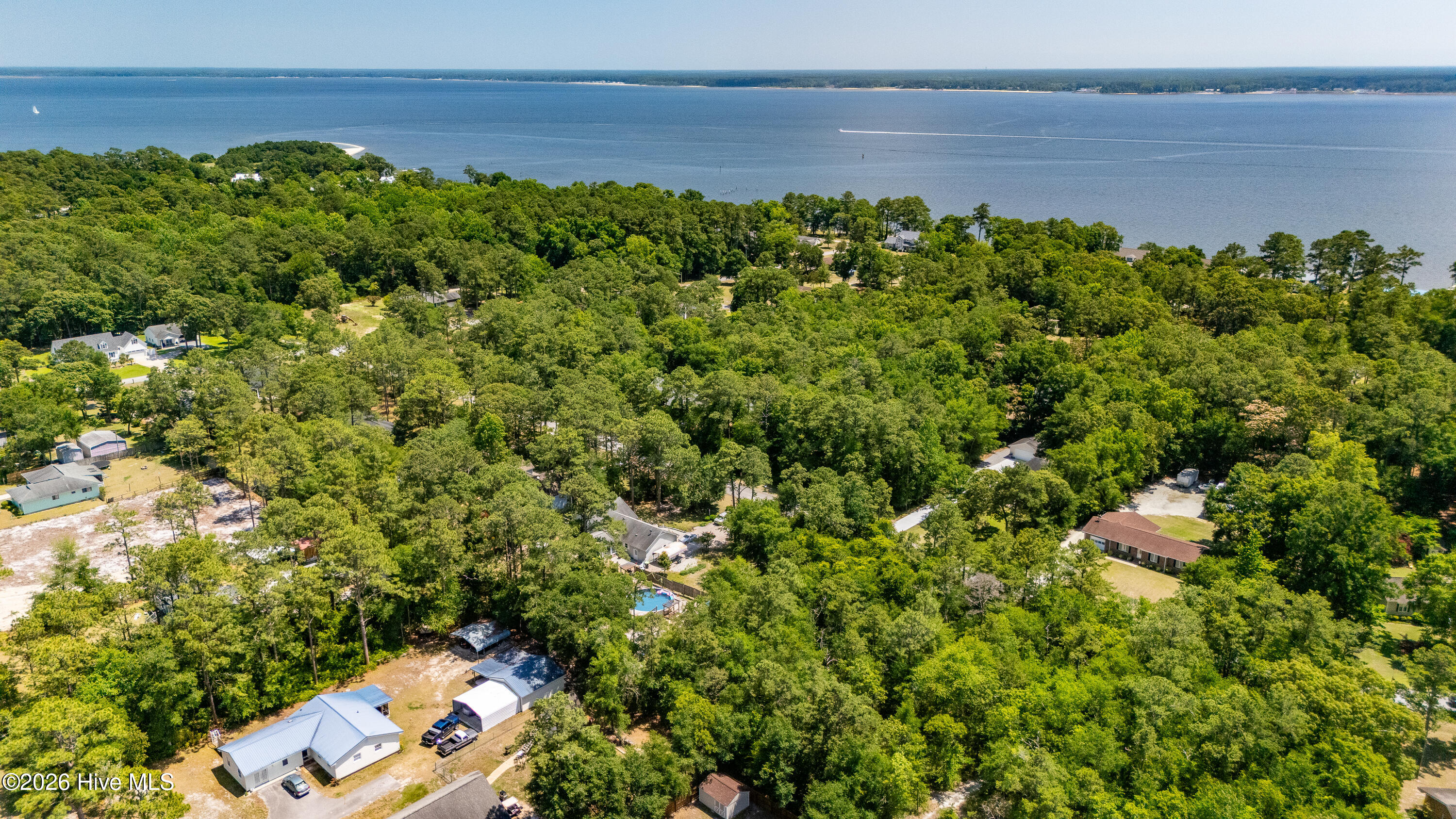 114 Lakeshore Drive Property Photo 8