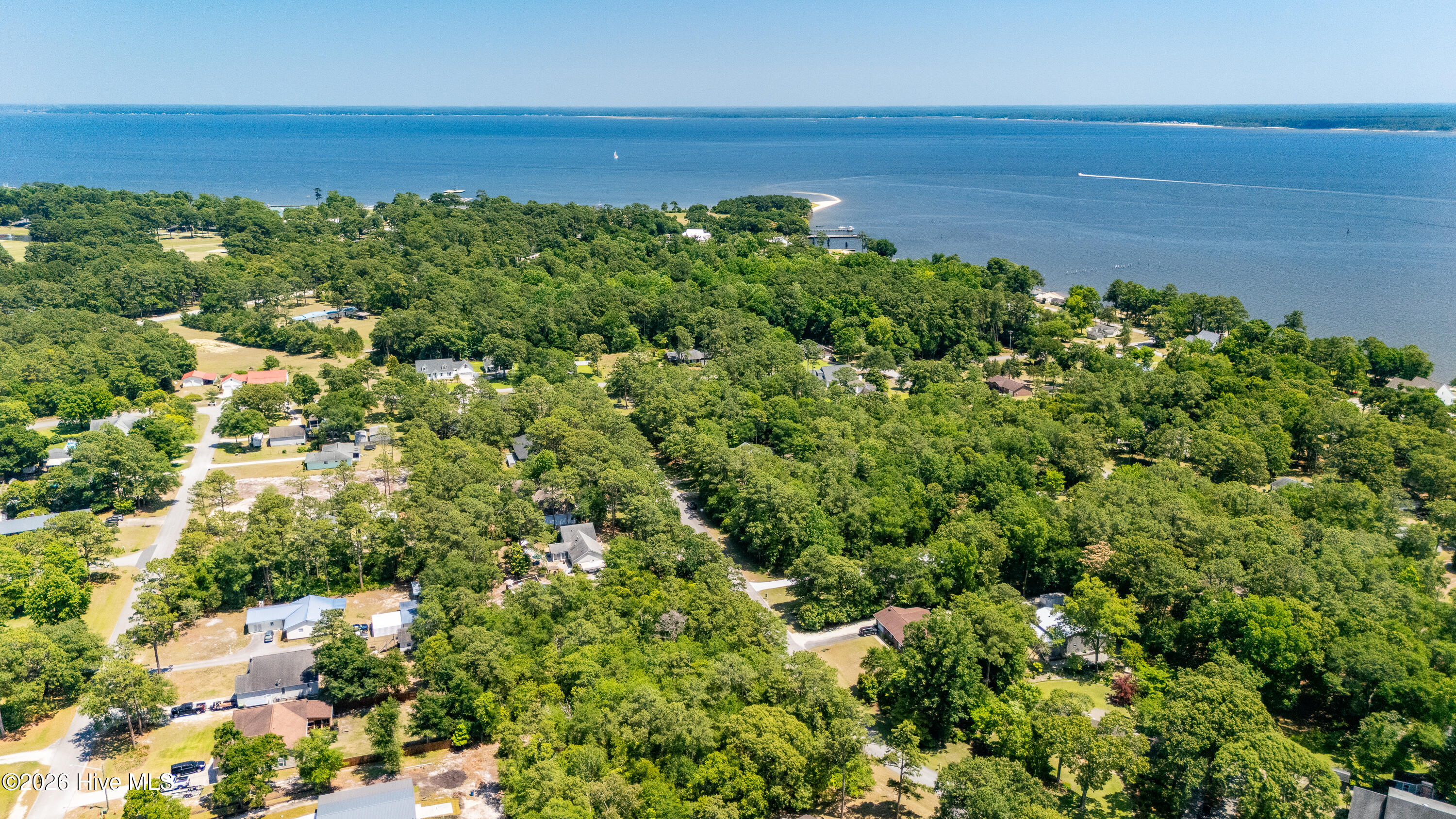 114 Lakeshore Drive Property Photo 9
