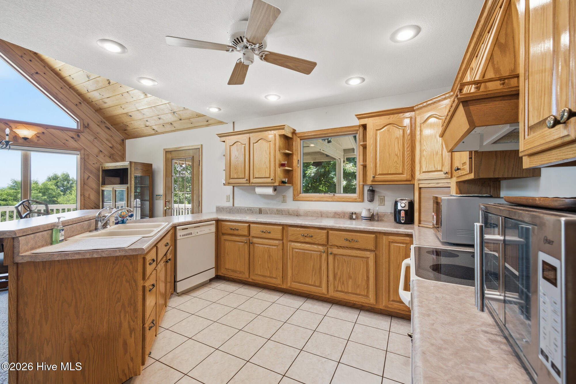 820 Chimney Ridge Drive Property Photo 17