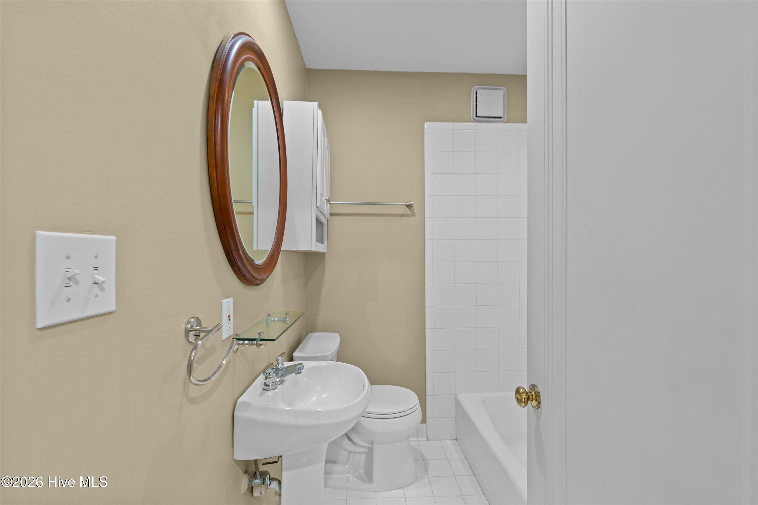 2068 Walton Way 201 Property Photo 17