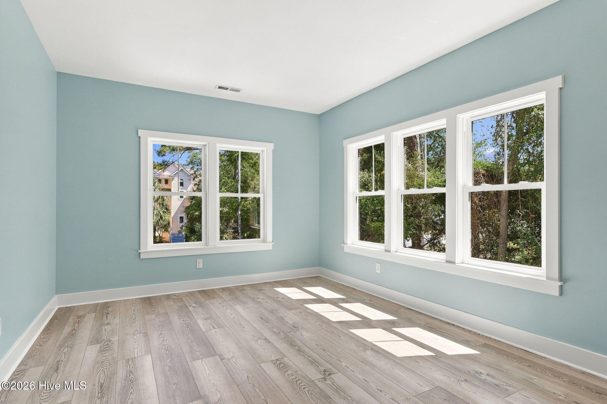 405 Emerald Landing Drive Property Photo 14