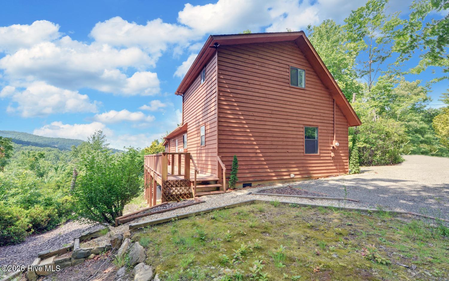 215 Black Bear Ridge Property Photo 4