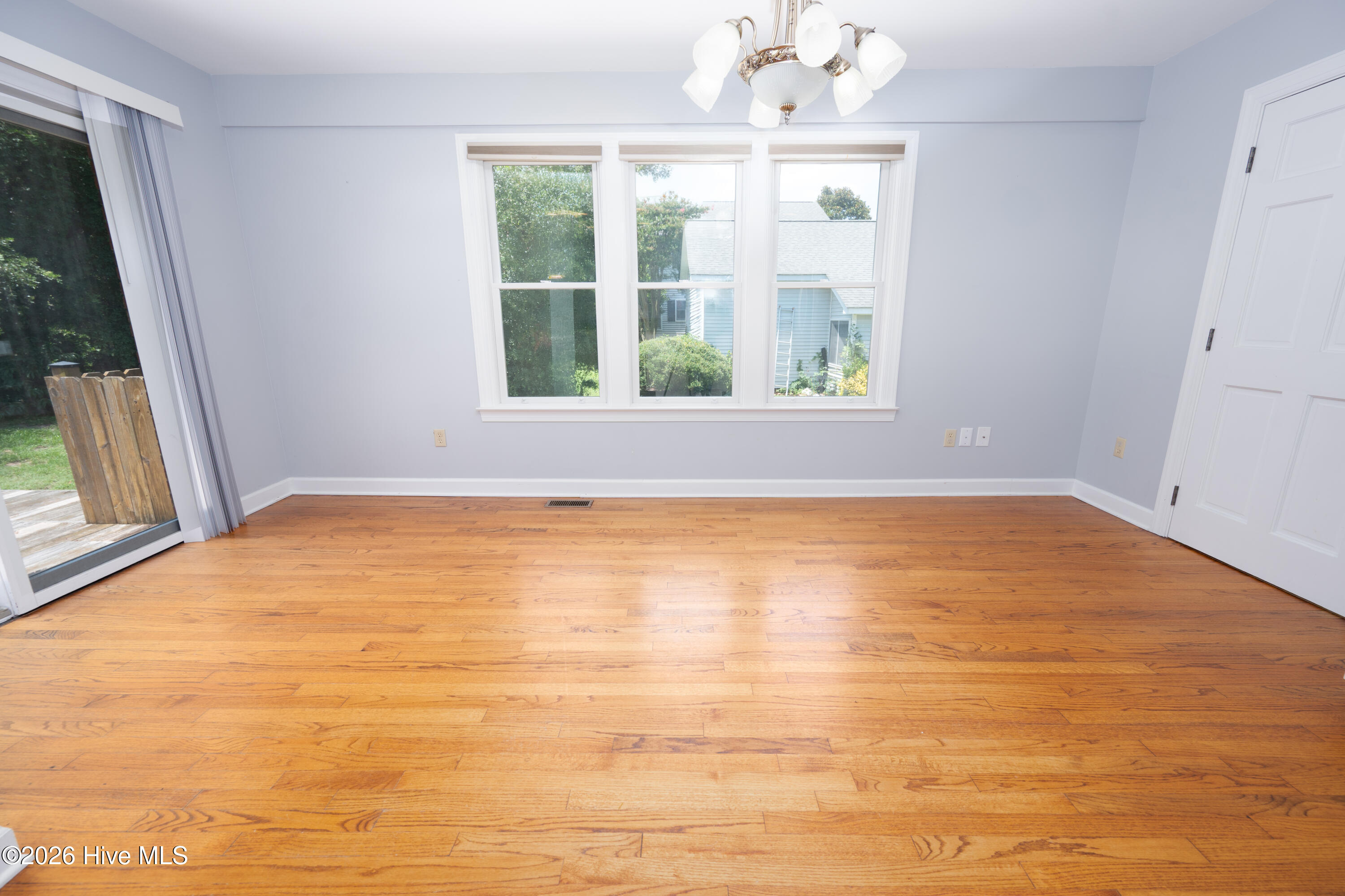 104 Dorchester Lane Property Photo 6