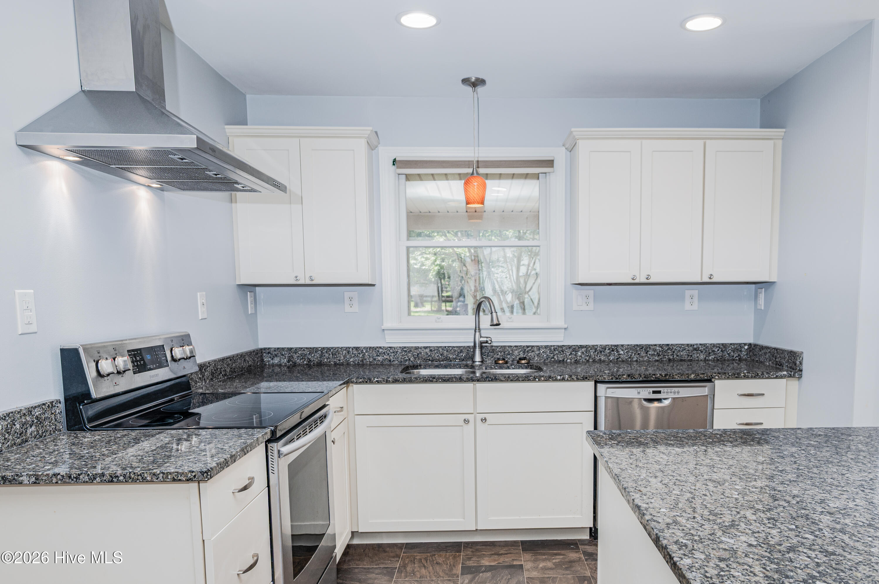 104 Dorchester Lane Property Photo 8