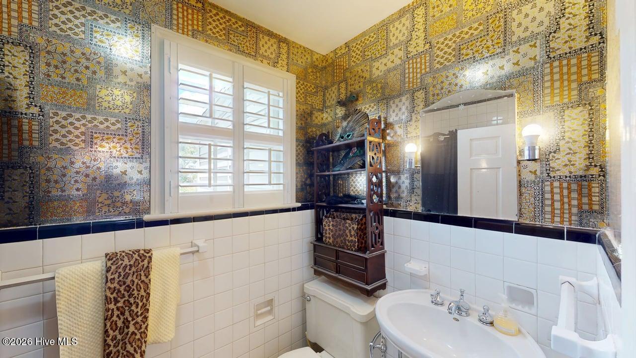 206 W James Street Property Photo 52