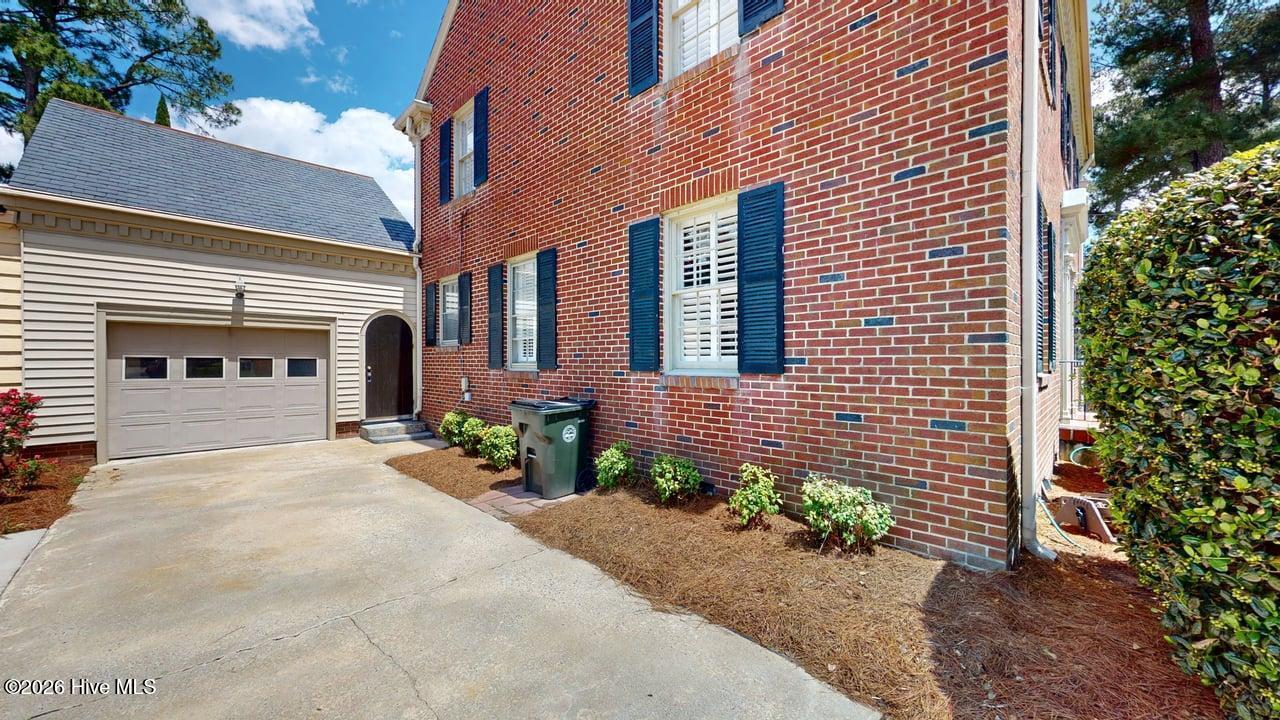 206 W James Street Property Photo 53