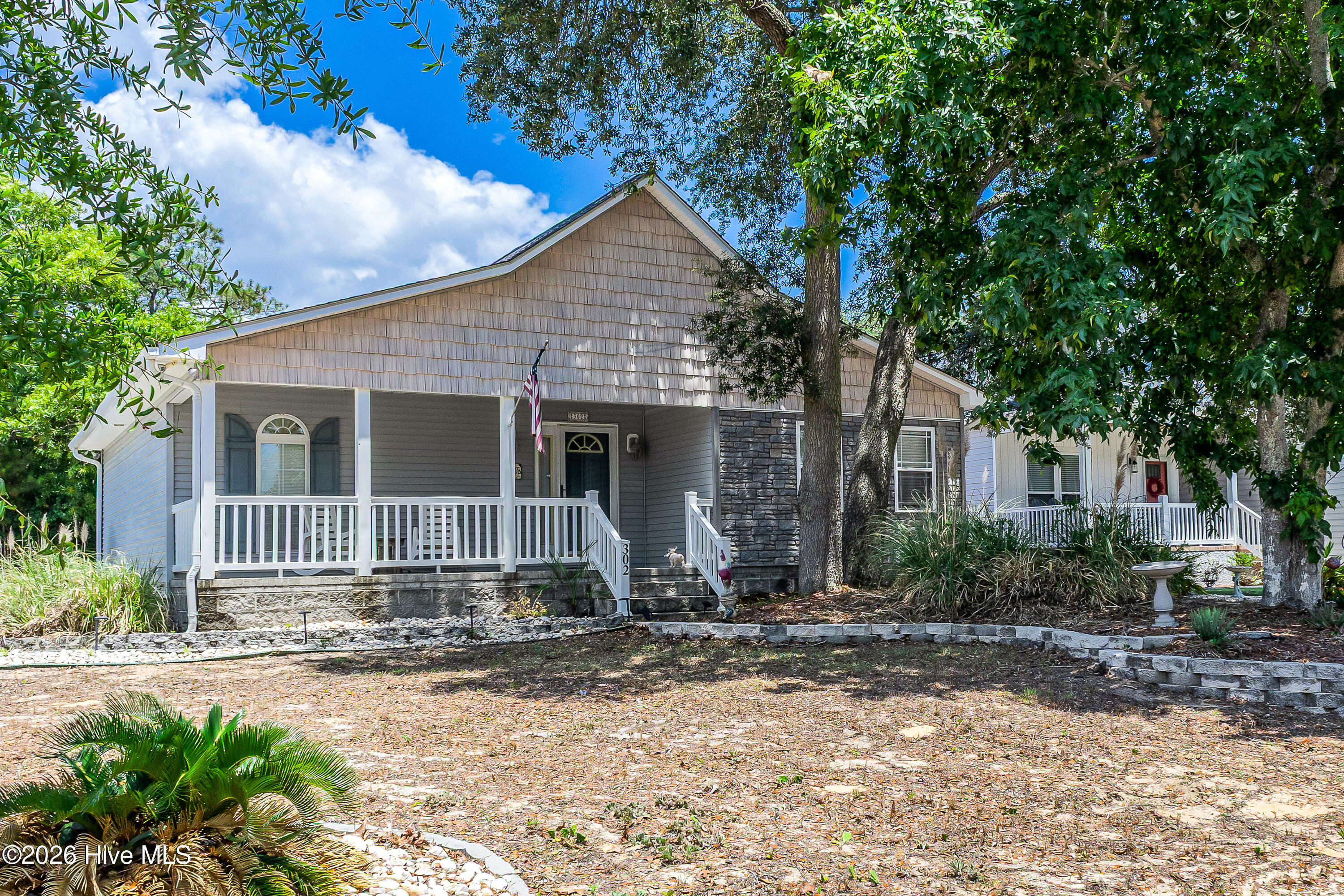 302 E Oak Island Drive Property Photo 1