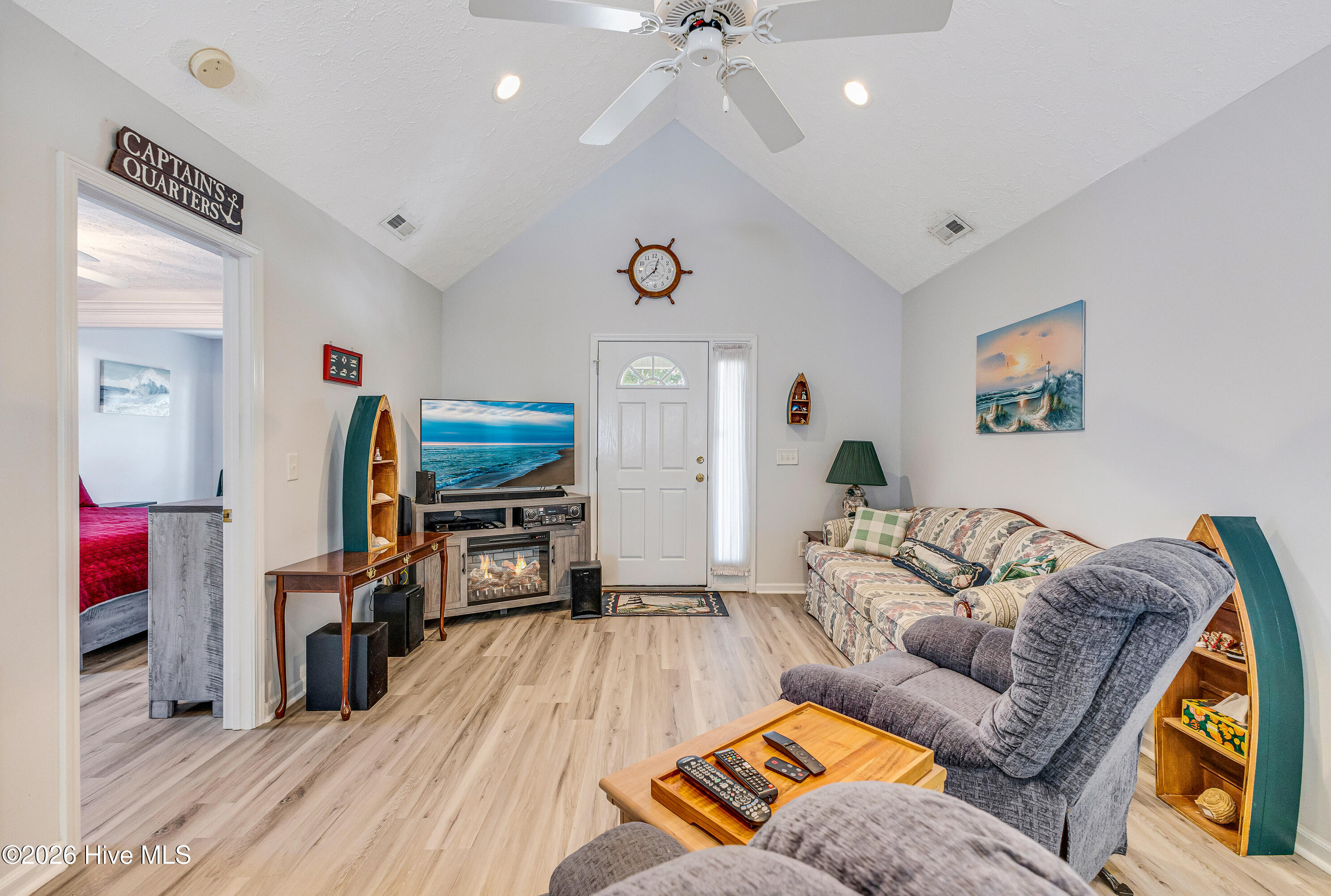 302 E Oak Island Drive Property Photo 6