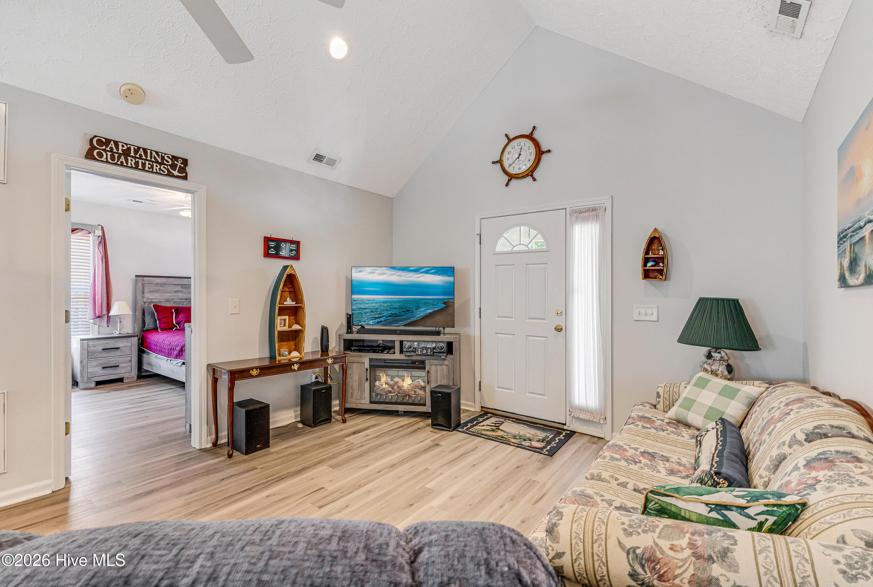 302 E Oak Island Drive Property Photo 10