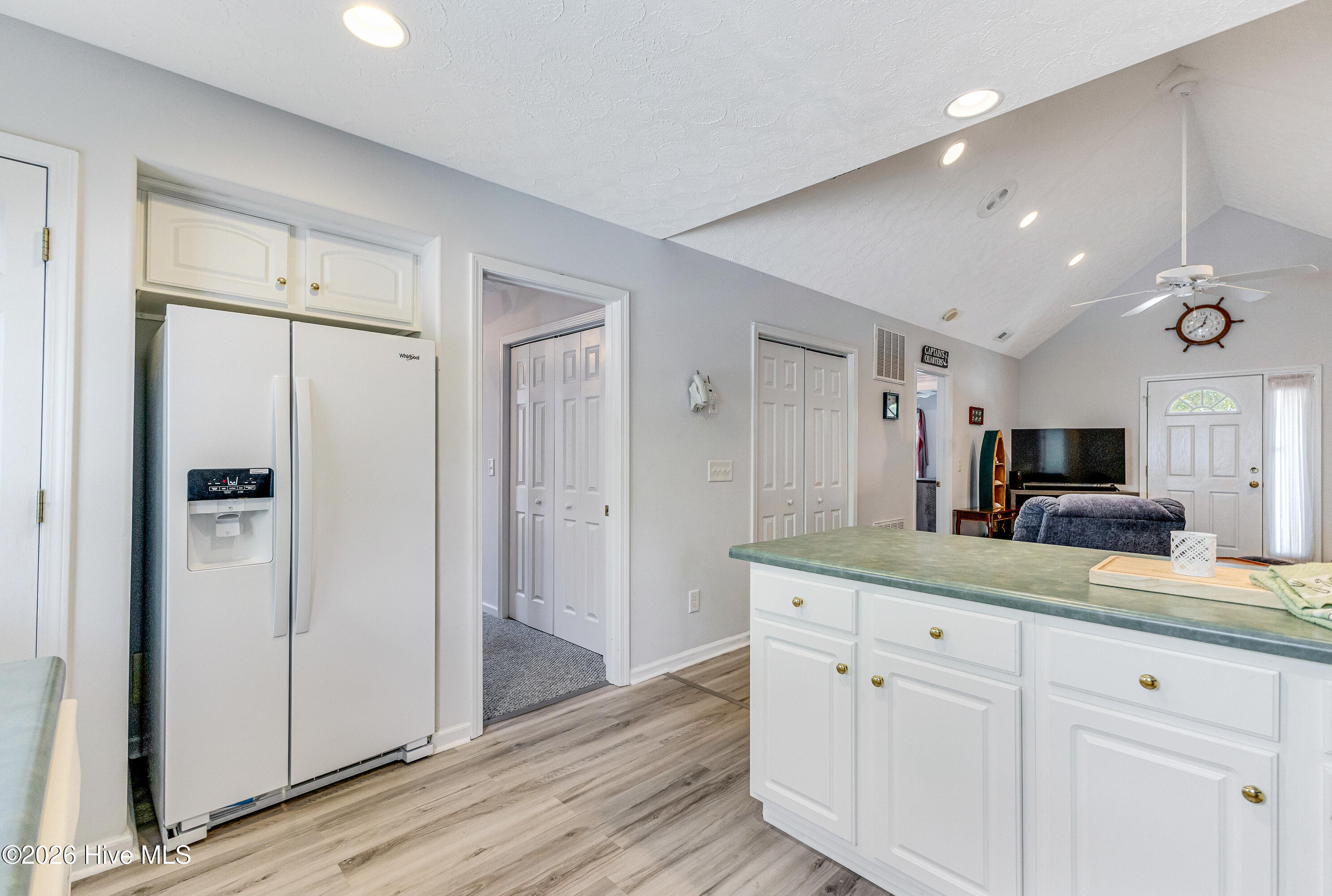 302 E Oak Island Drive Property Photo 16