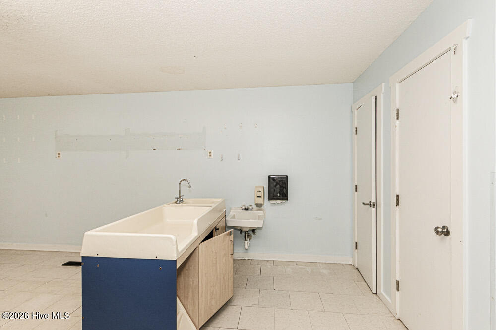 2070 S 1st Street Property Photo 9